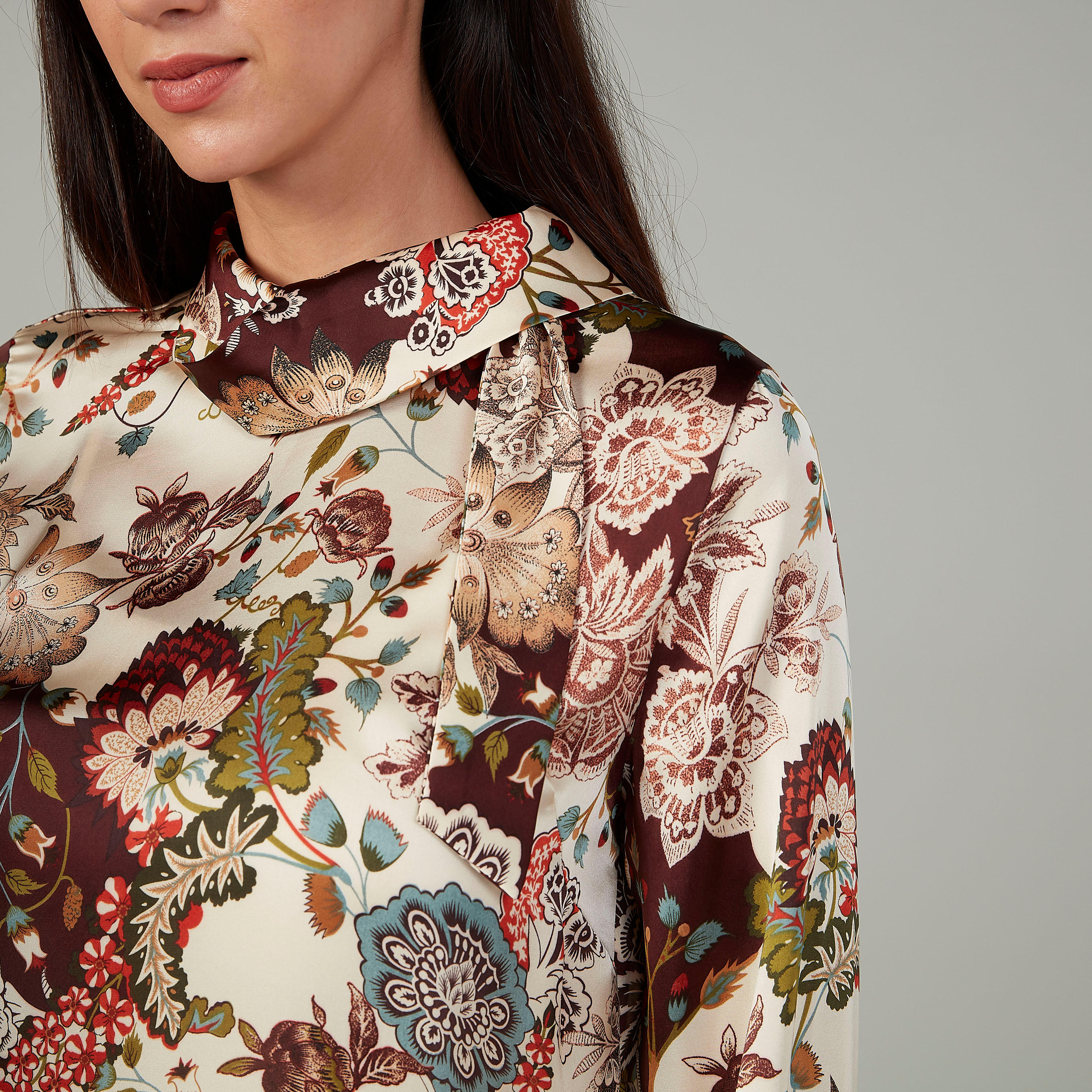 بلوزة مستدامة بياقة عالية وأكمام طويلة بطبعات -women-clothing-shirtsandblouses-blouses-image-2
