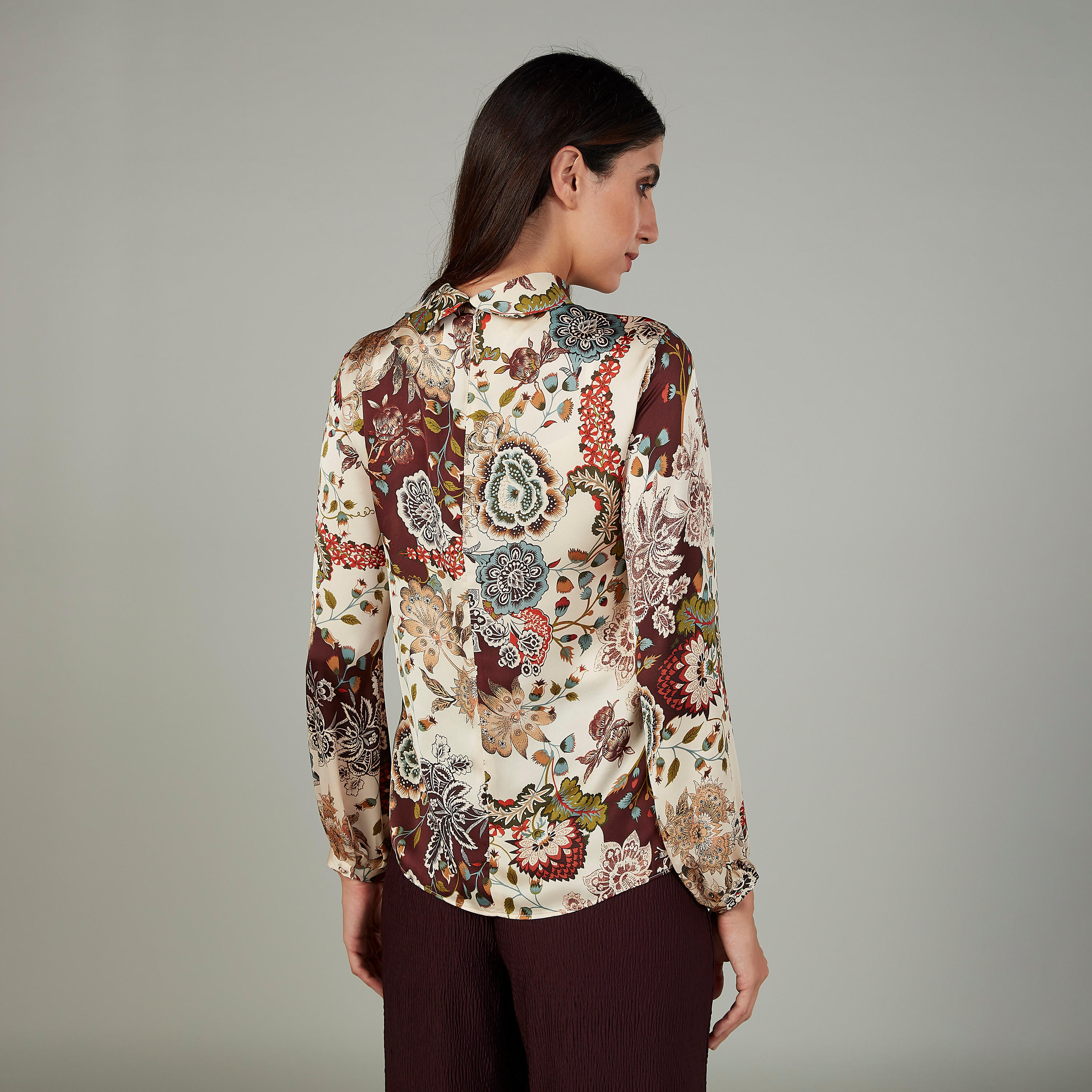 بلوزة مستدامة بياقة عالية وأكمام طويلة بطبعات -women-clothing-shirtsandblouses-blouses-image-1
