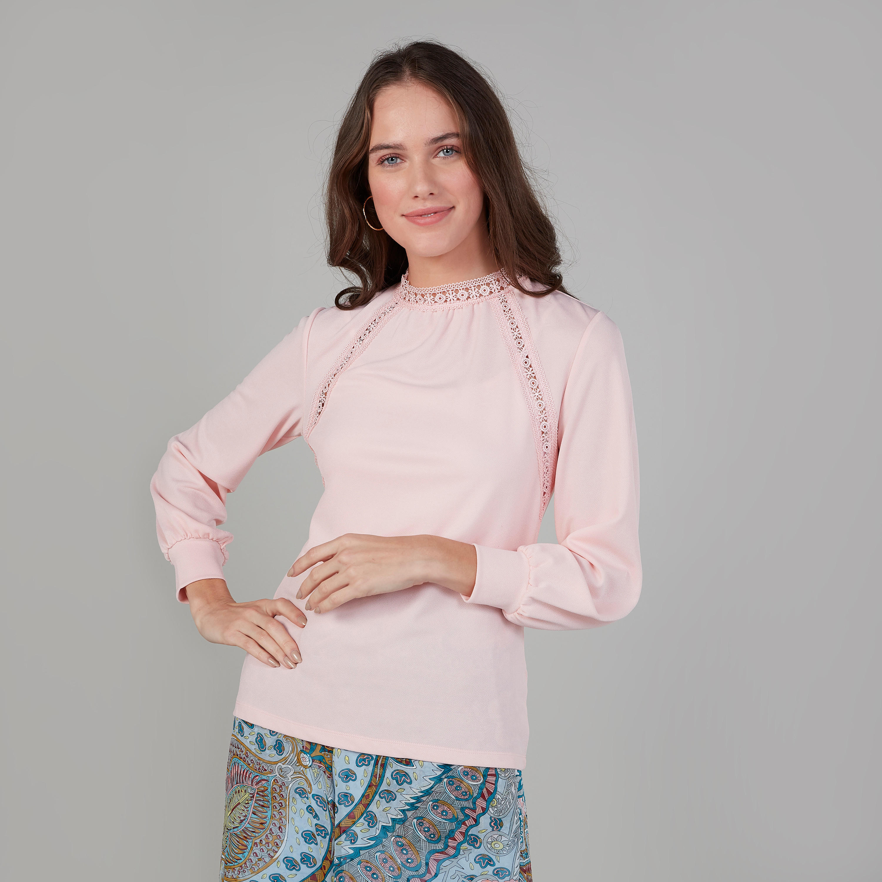 بلوزة دانتيل بياقة عالية وأكمام طويلة-women-clothing-shirtsandblouses-blouses-image-1