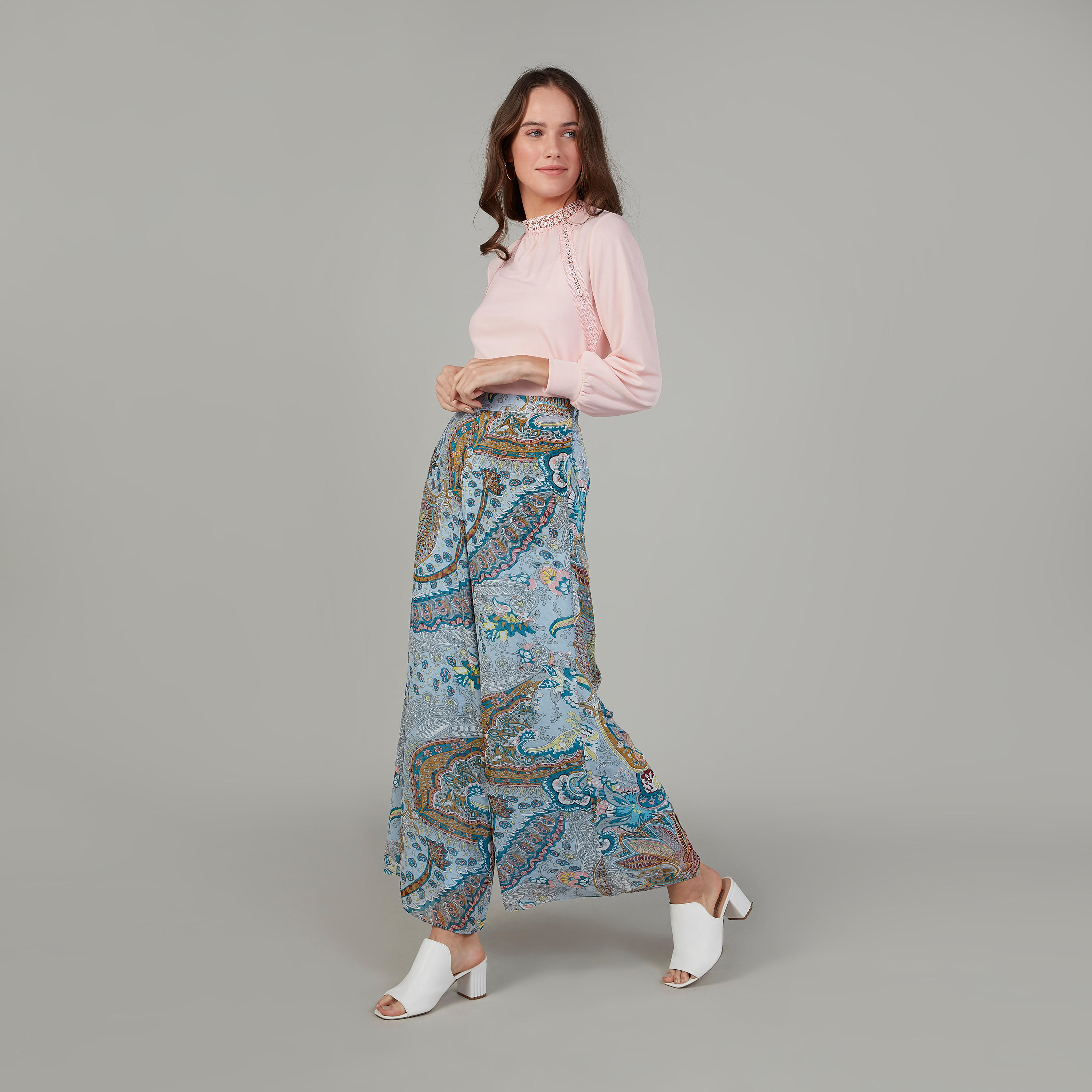 بلوزة دانتيل بياقة عالية وأكمام طويلة-women-clothing-shirtsandblouses-blouses-image-2