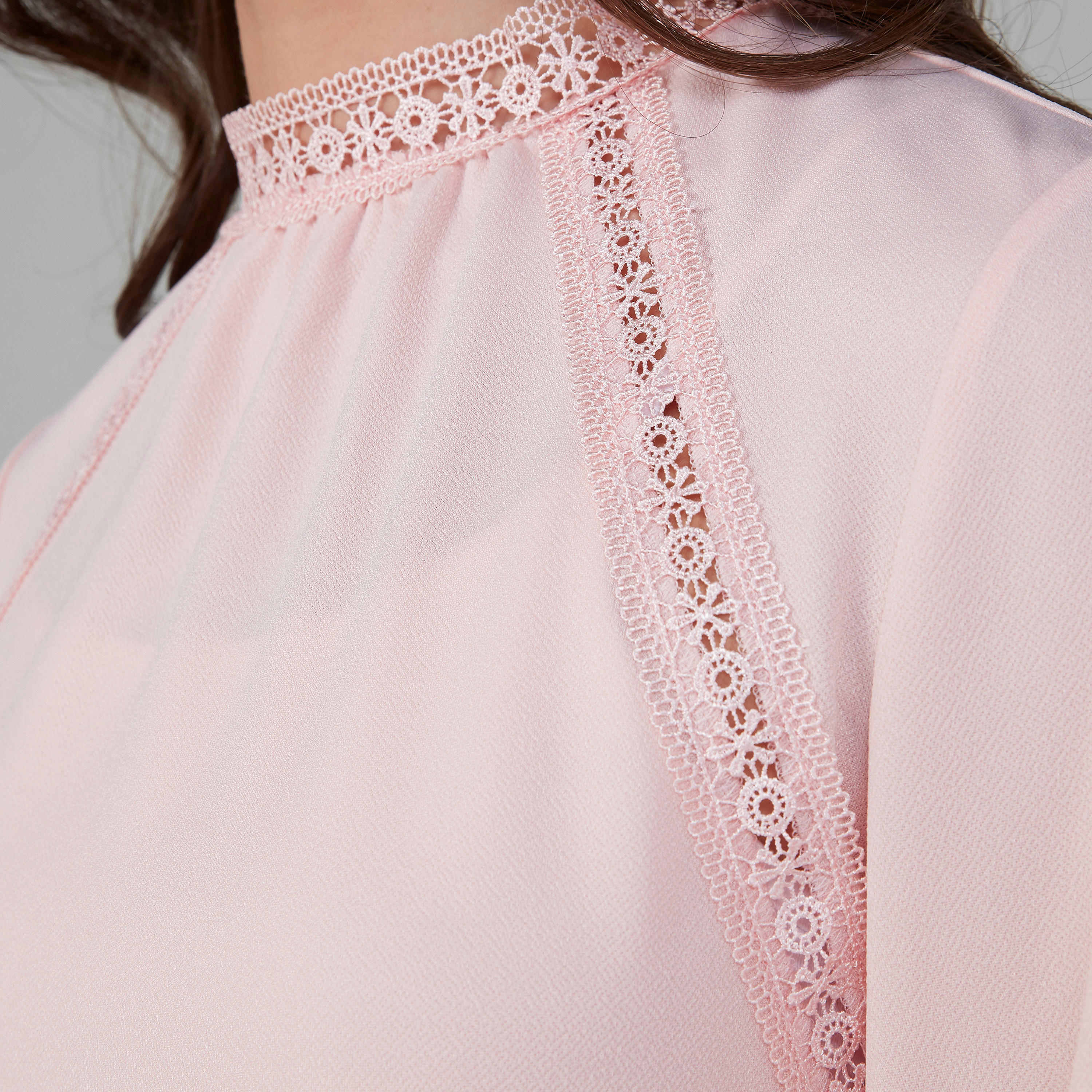 بلوزة دانتيل بياقة عالية وأكمام طويلة-women-clothing-shirtsandblouses-blouses-image-3
