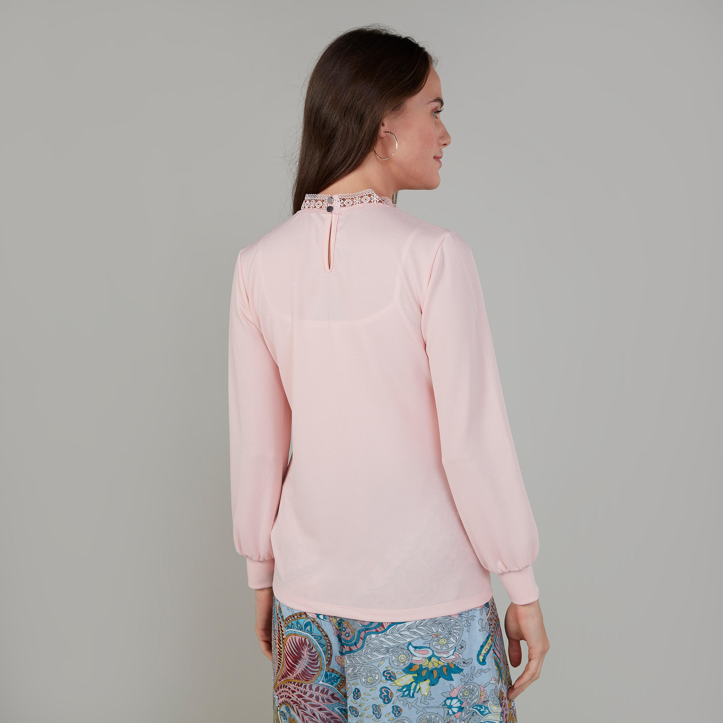 بلوزة دانتيل بياقة عالية وأكمام طويلة-women-clothing-shirtsandblouses-blouses-image-4
