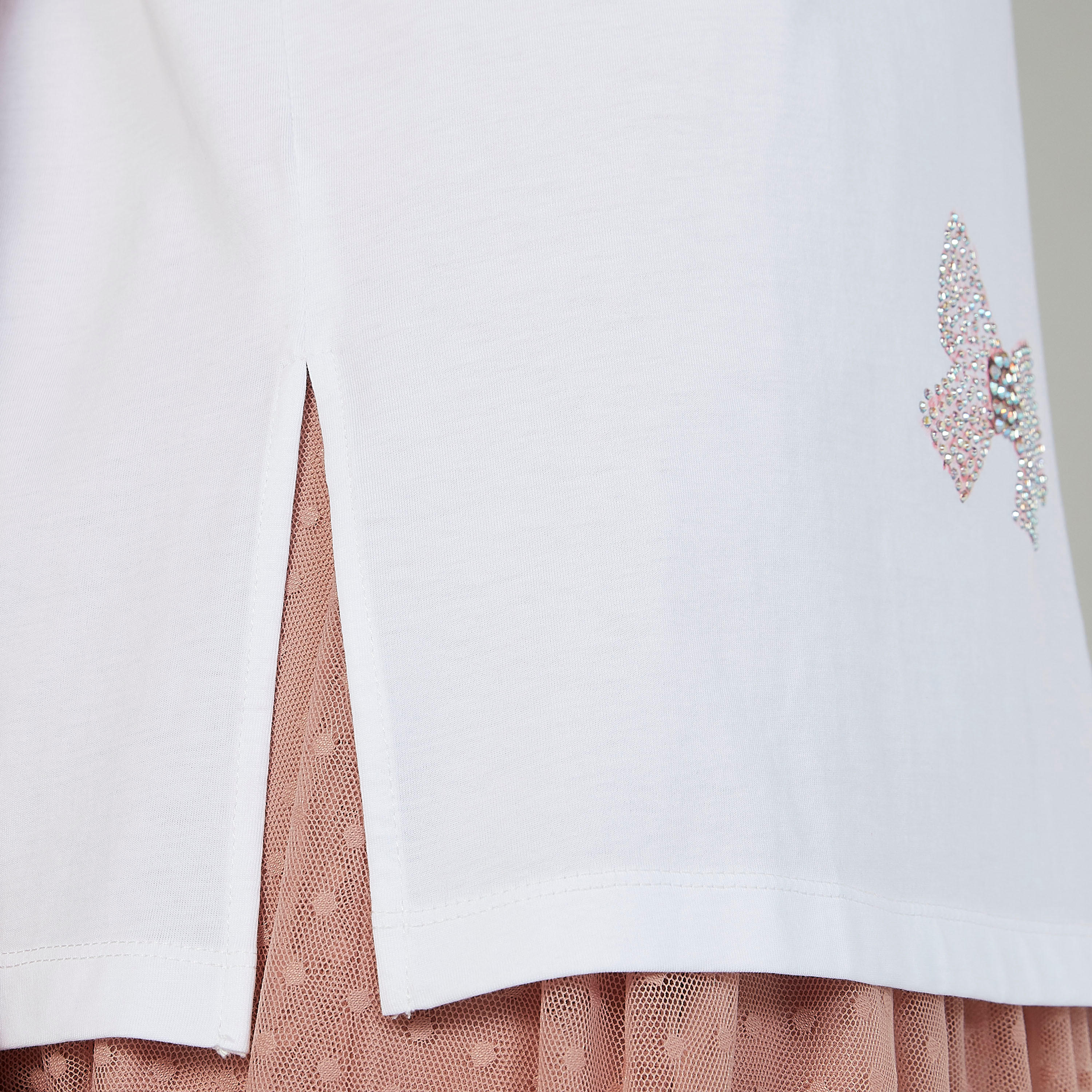 بلوزة مزيَّنة بياقة مستديرة وأكمام قصيرة-women-clothing-tshirts-image-3