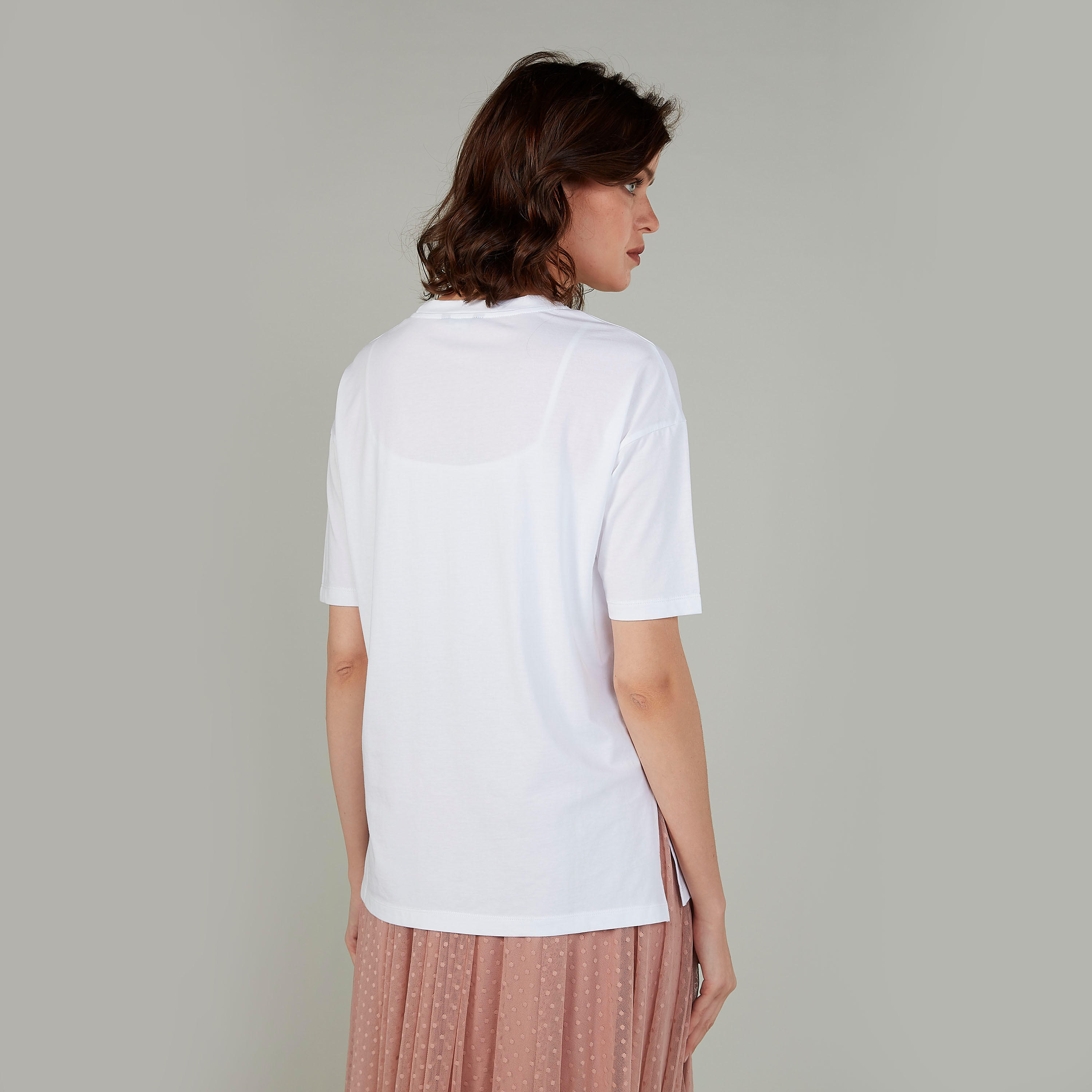 بلوزة مزيَّنة بياقة مستديرة وأكمام قصيرة-women-clothing-tshirts-image-4