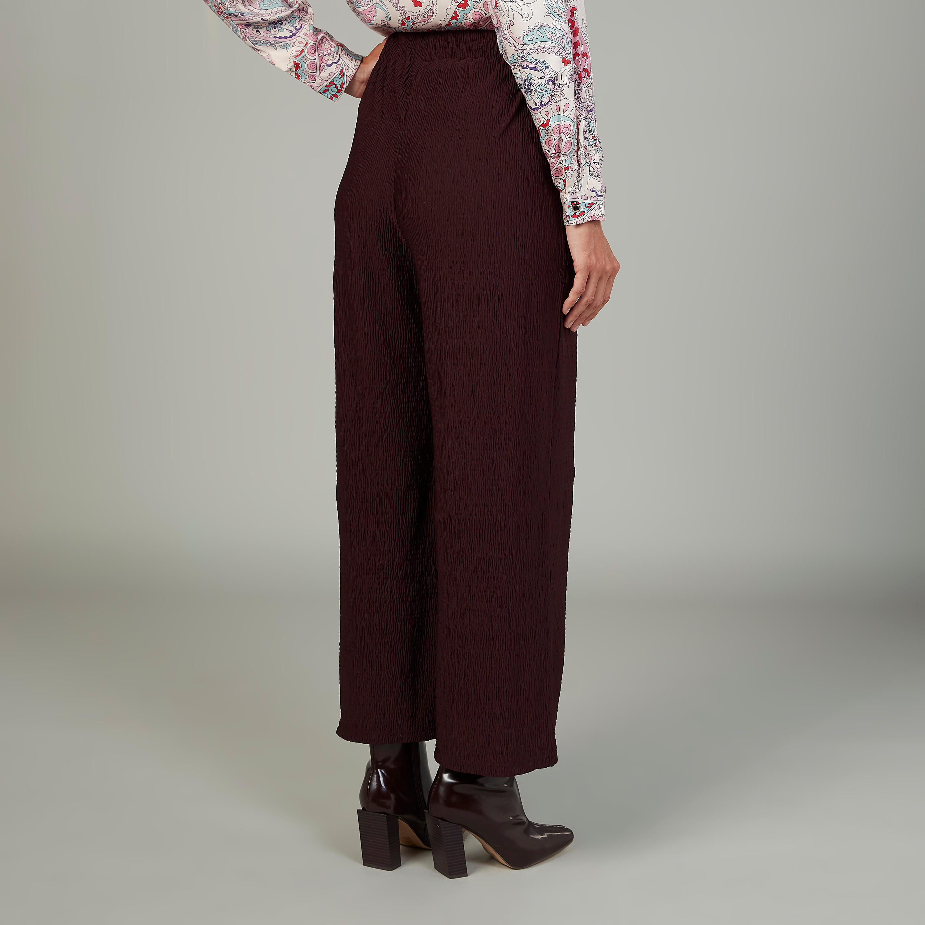 بنطلون بارز الملمس بقصّة واسعة وخصر مطّاطي متوسط الارتفاع-women-clothing-bottoms-trousers-image-4
