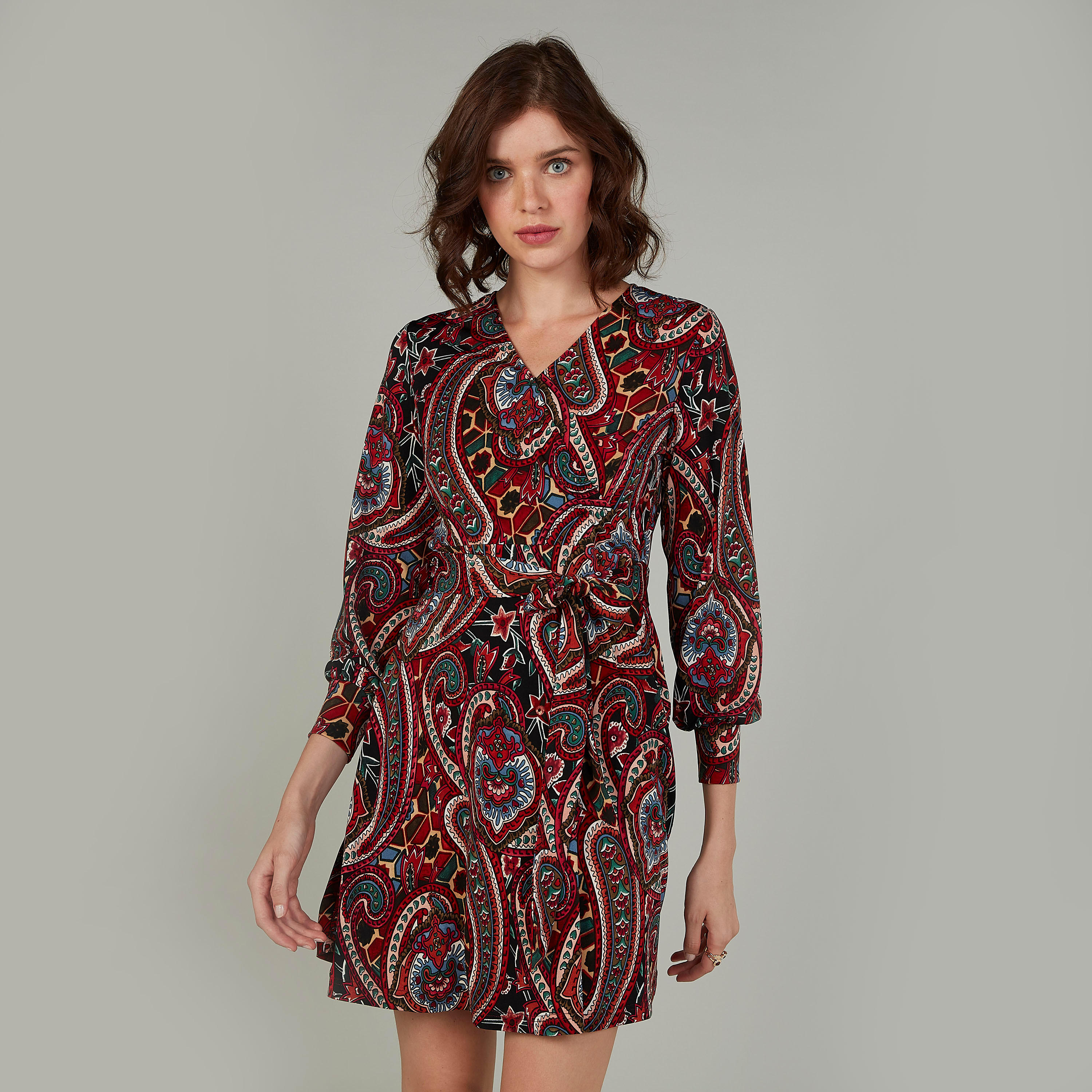 فستان ملفوف متوسط الطول بأكمام بيشوب وأربطة وطبعات بيزلي-women-clothing-dresses-image-1