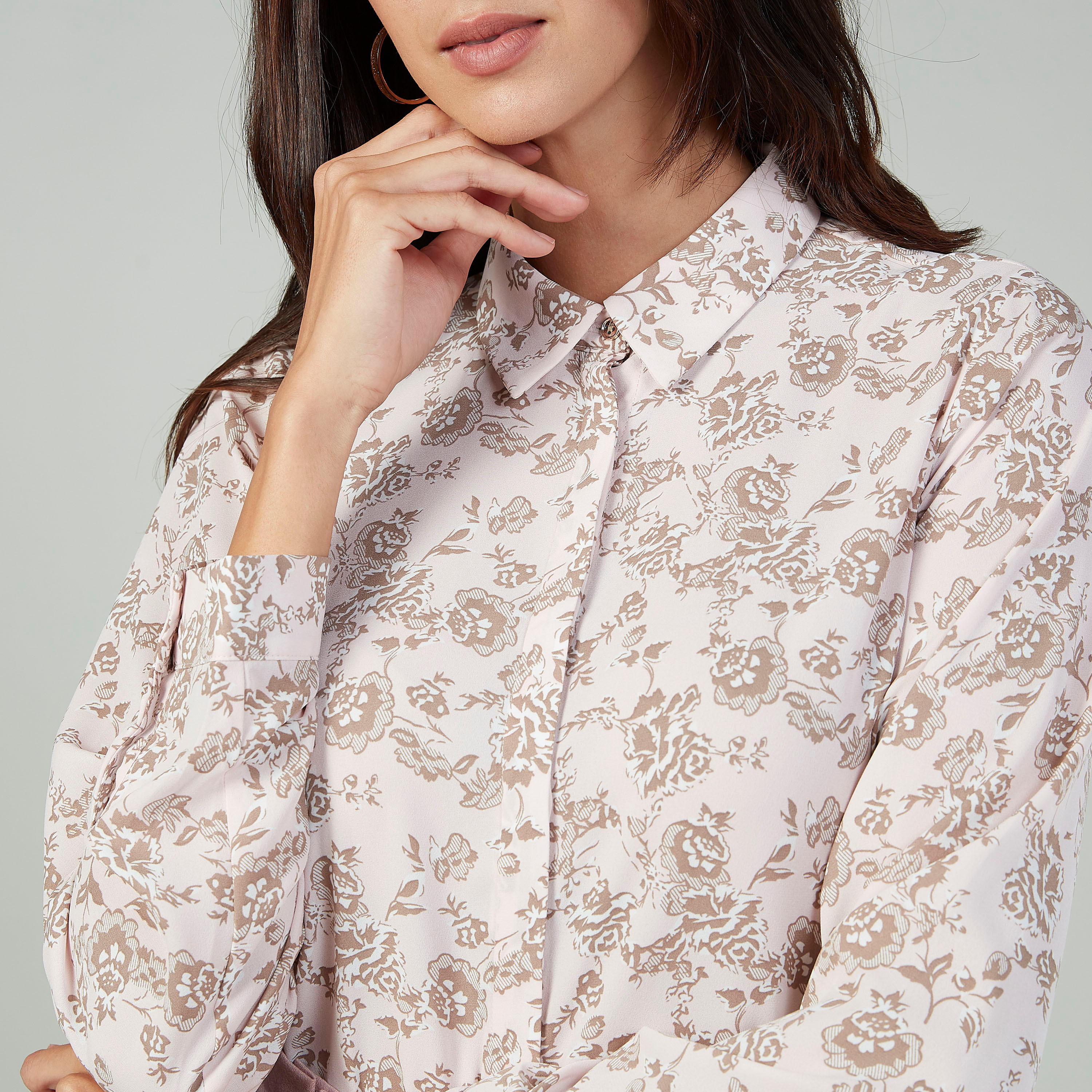 بلوزة بياقة عاديّة وأكمام طويلة وطبعات-women-clothing-shirtsandblouses-blouses-image-2