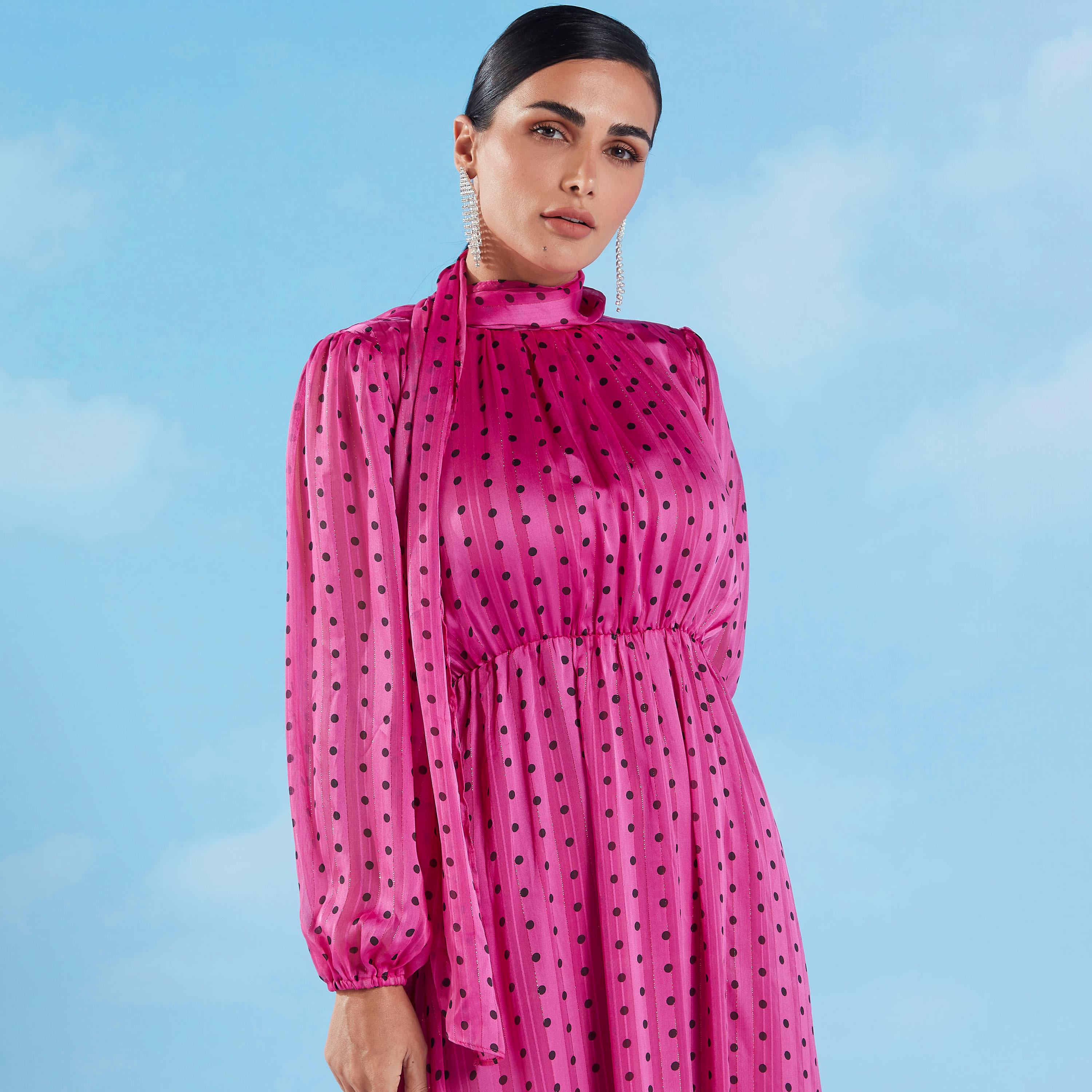 فستان طويل بأكمام بيشوب وطبعات منقّطة مع ربطة عنق-women-clothing-dresses-image-2