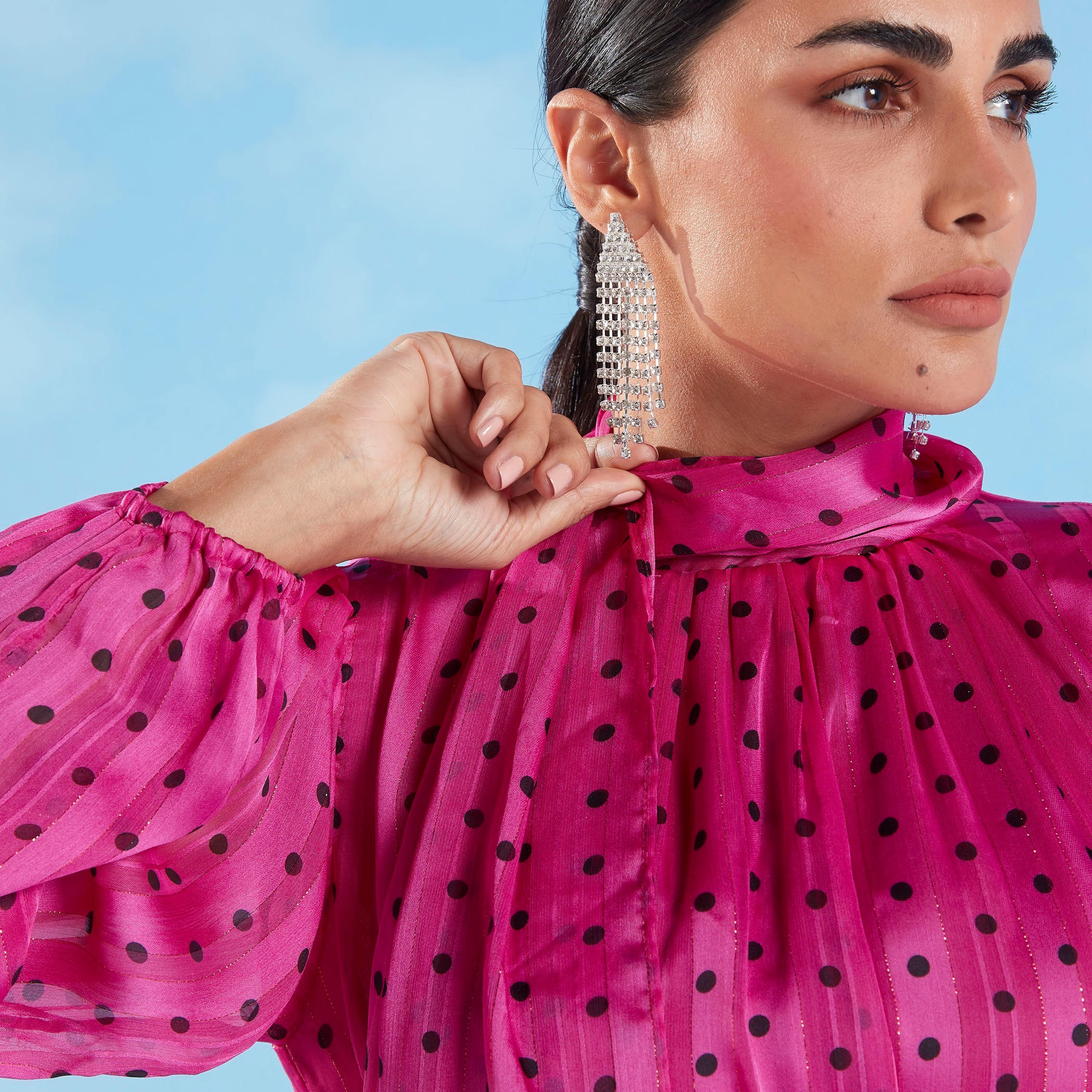 فستان طويل بأكمام بيشوب وطبعات منقّطة مع ربطة عنق-women-clothing-dresses-image-5