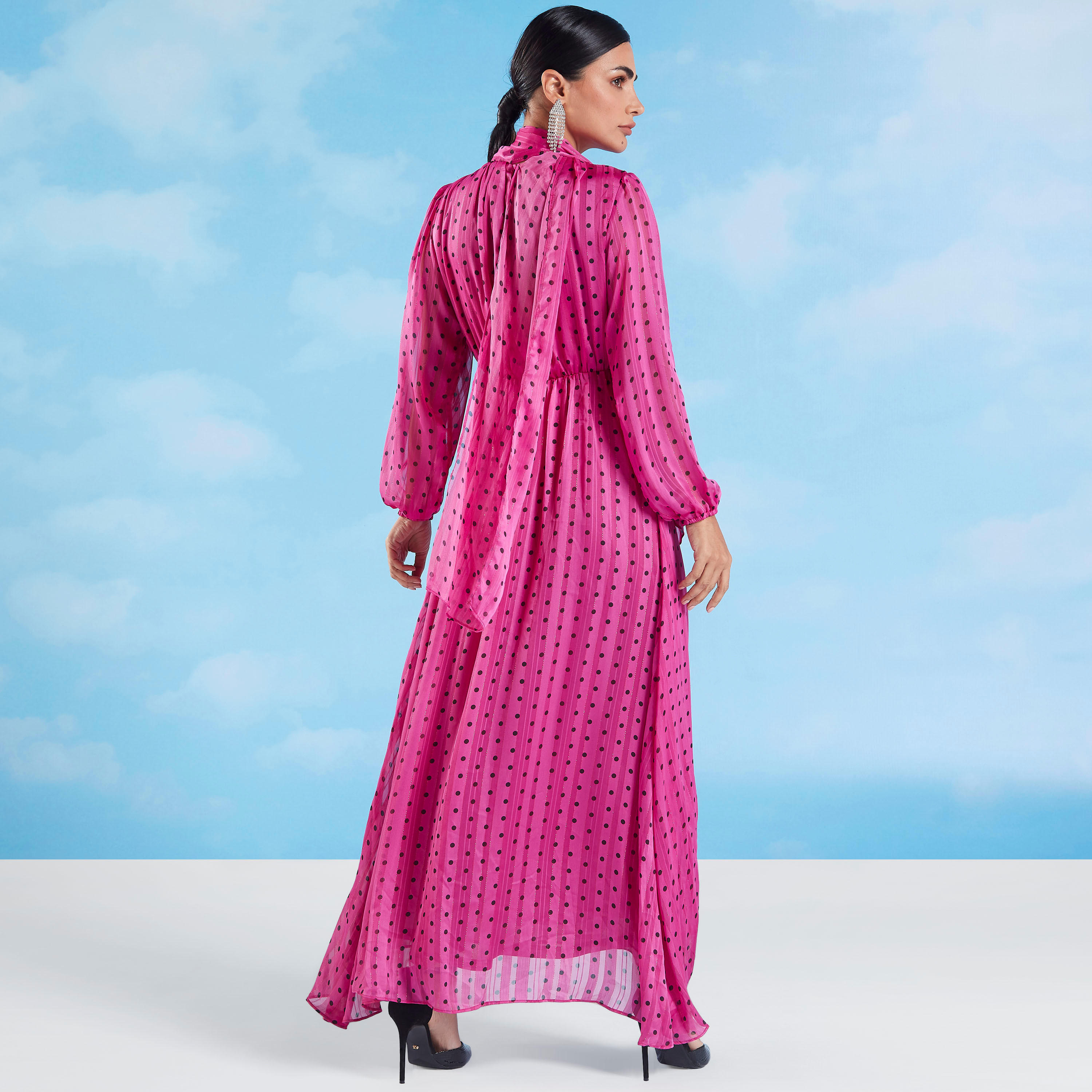 فستان طويل بأكمام بيشوب وطبعات منقّطة مع ربطة عنق-women-clothing-dresses-image-6