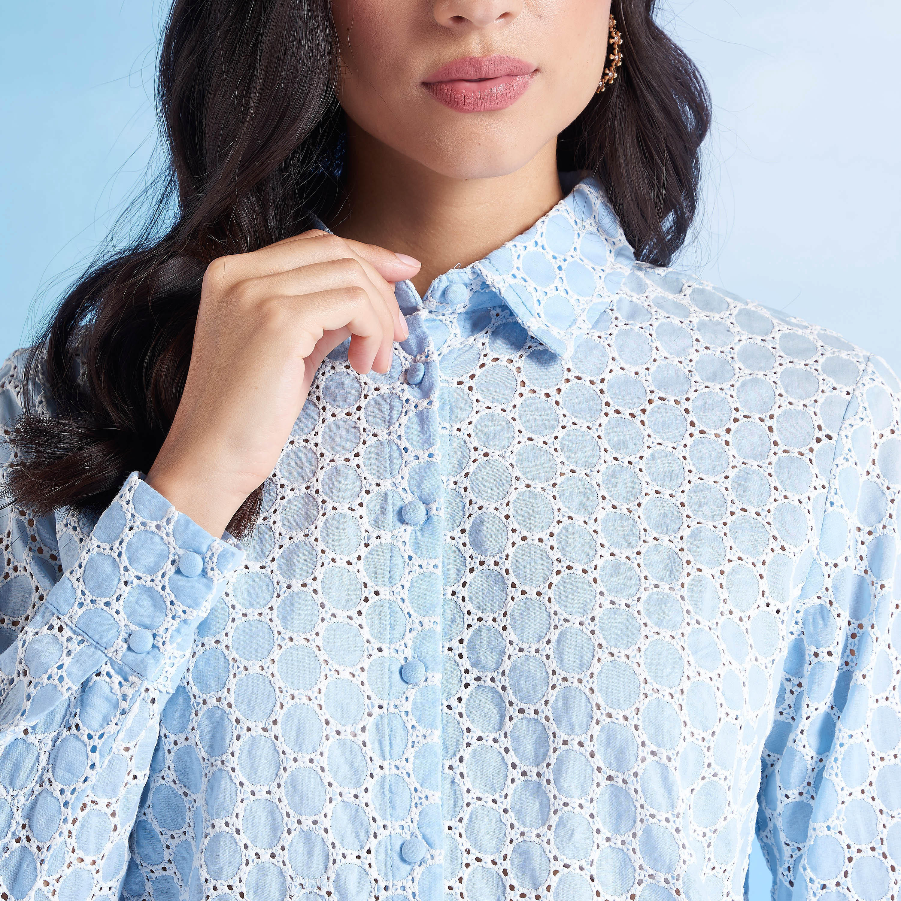 قميص مطرز بأكمام طويلة وياقة عادية-women-clothing-shirtsandblouses-shirts-image-3