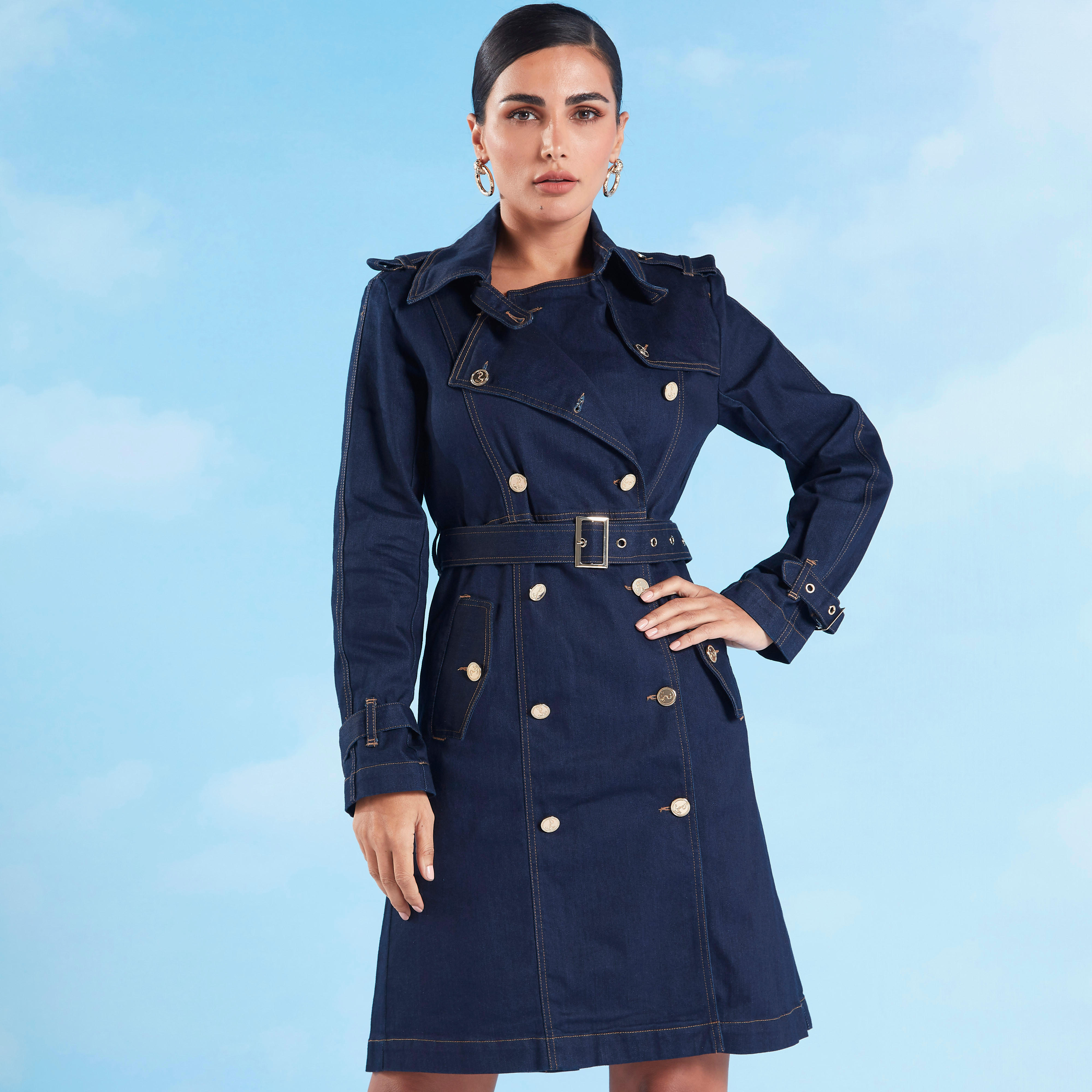 معطف دنيم بأكمام طويلة وحزام بإبزيم ودبوس-women-clothing-coatsandjackets-coats-image-1