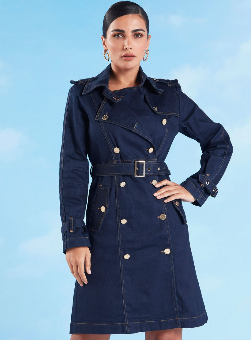 معطف دنيم بأكمام طويلة وحزام بإبزيم ودبوس-women-clothing-coatsandjackets-coats-image-1