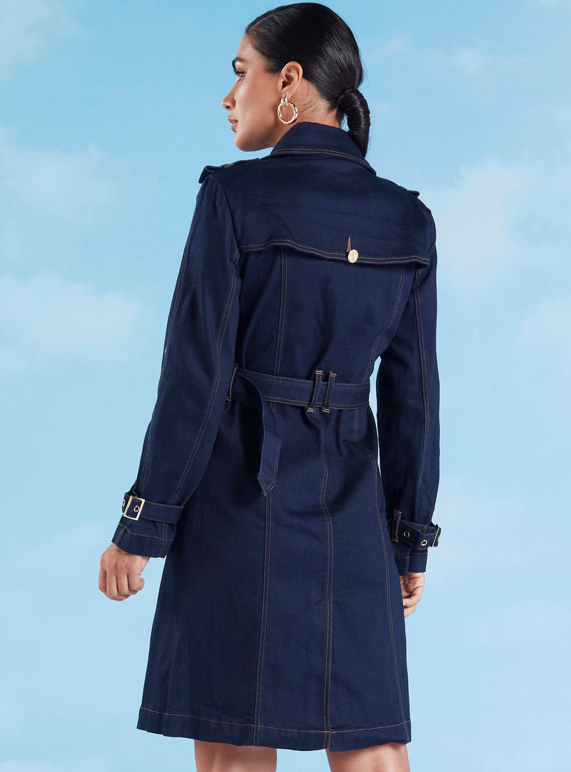 معطف دنيم بأكمام طويلة وحزام بإبزيم ودبوس-women-clothing-coatsandjackets-coats-image-7
