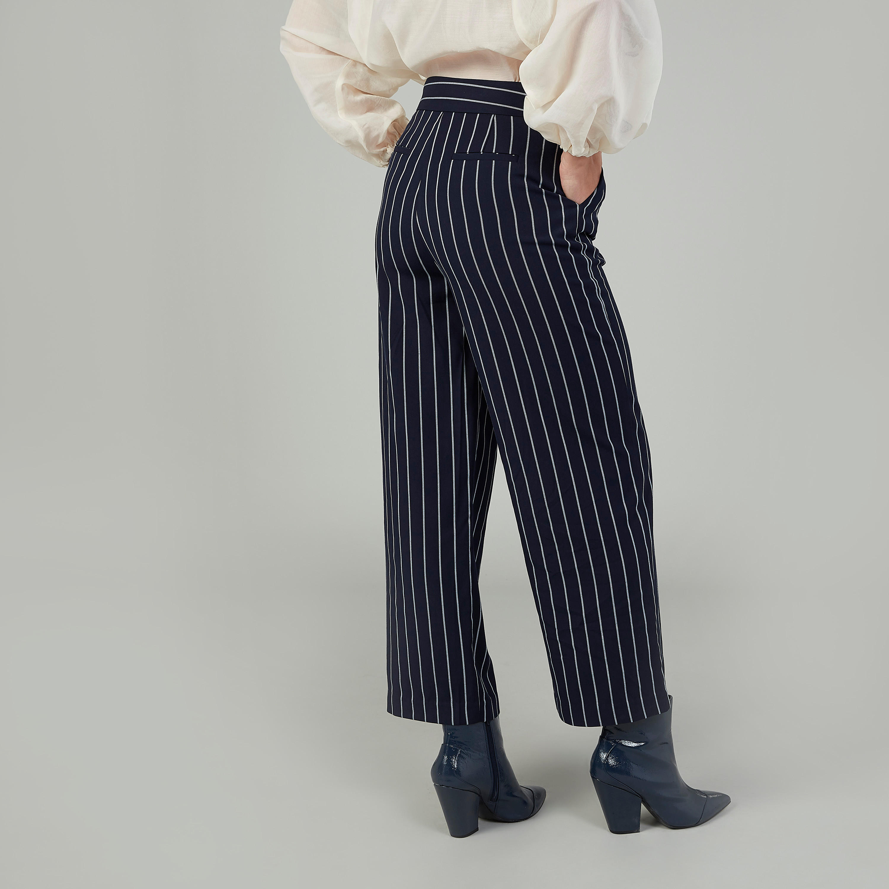 بنطلون مقلّم بقصّة سليم وخصر متوسط الارتفاع وجيوب-women-clothing-bottoms-trousers-image-4