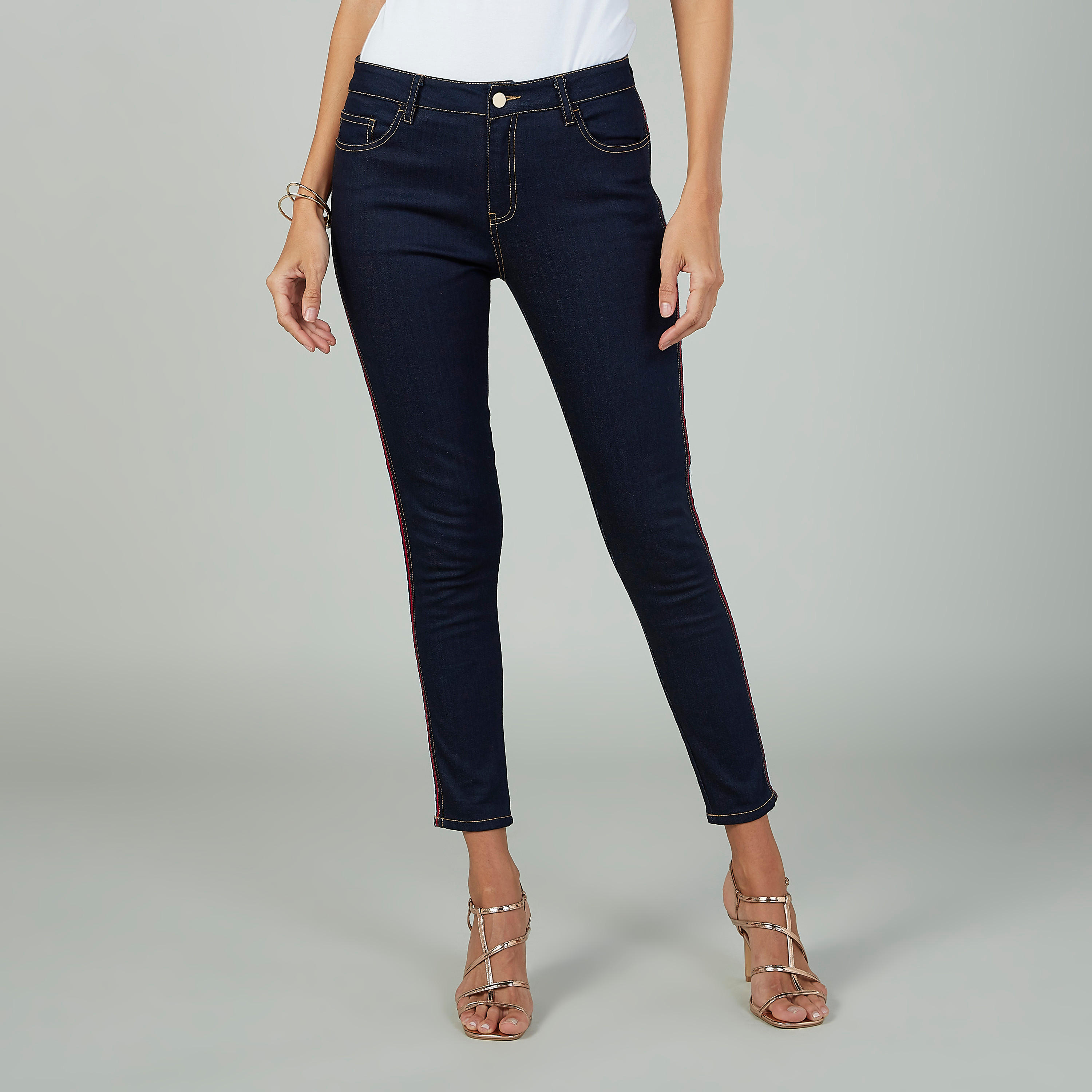 بنطلون جينز سكيني قصير سادة بخصر متوسط الإرتفاع وجيوب-women-clothing-bottoms-jeans-image-1