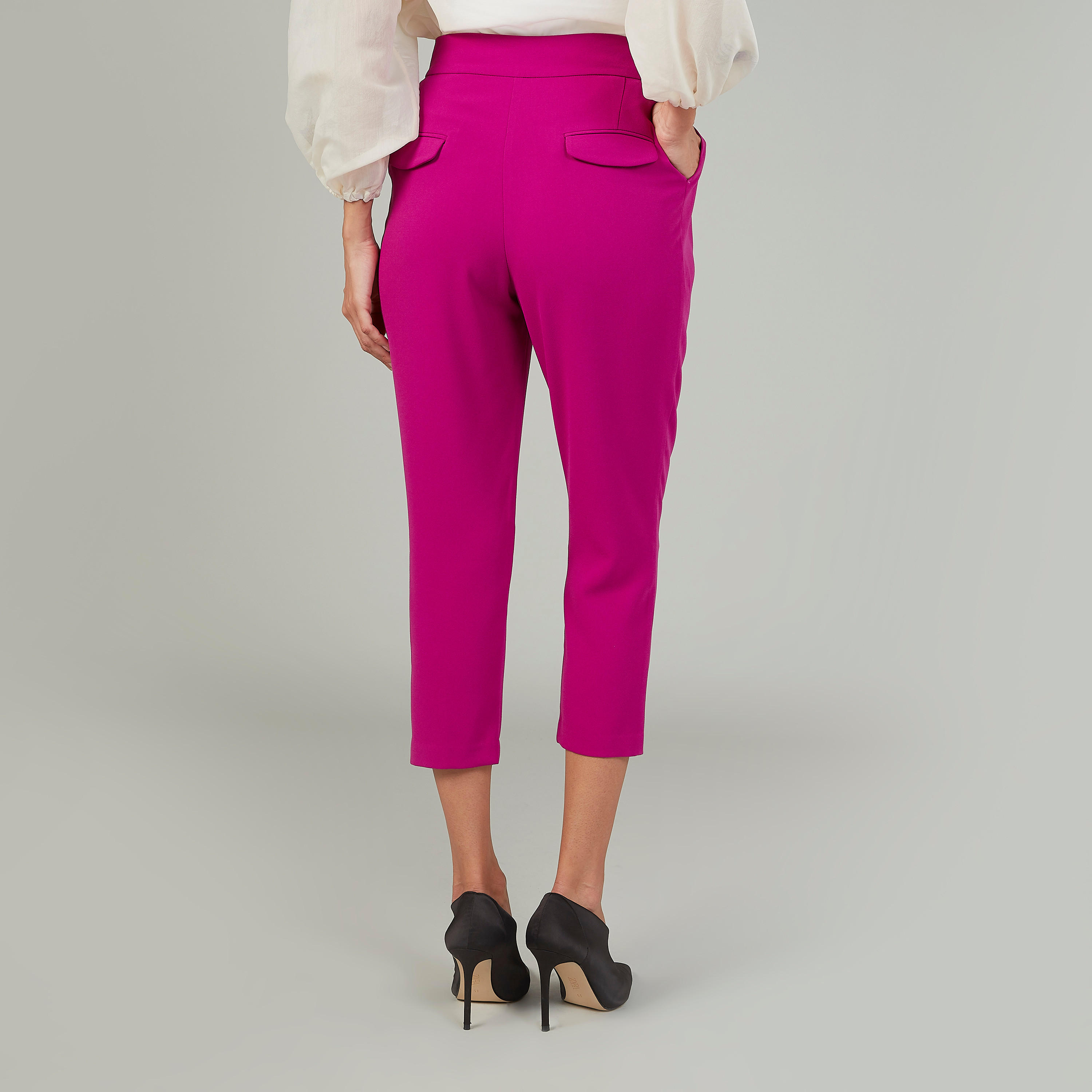 بنطلون سادة قصير بقصّة سليم وخصر متوسط الارتفاع وجيوب-women-clothing-bottoms-trousers-image-4
