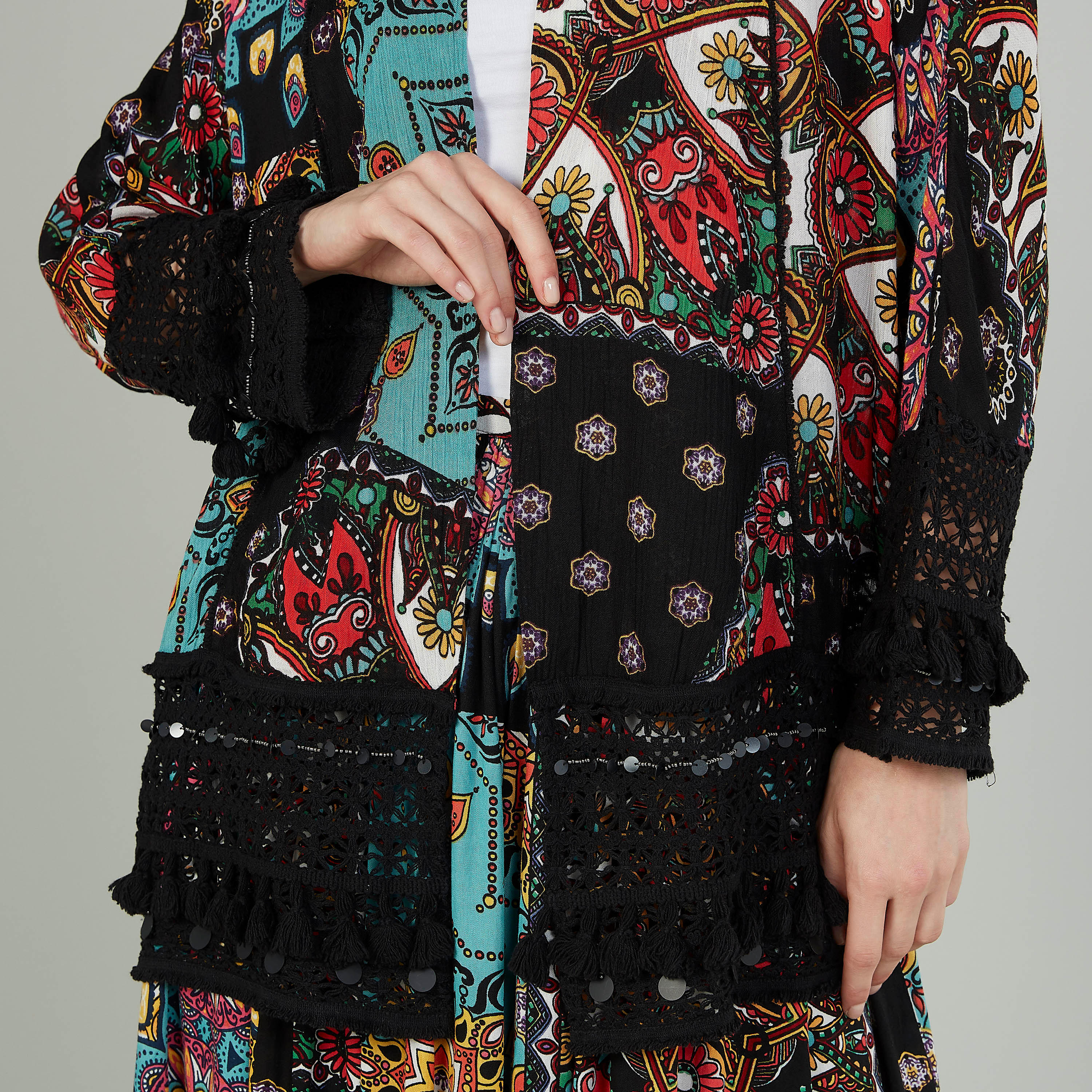جاكيت بأكمام طويلة وتفاصيل دانتيل بطبعات-women-winterwear-coatsandjackets-jackets-image-5