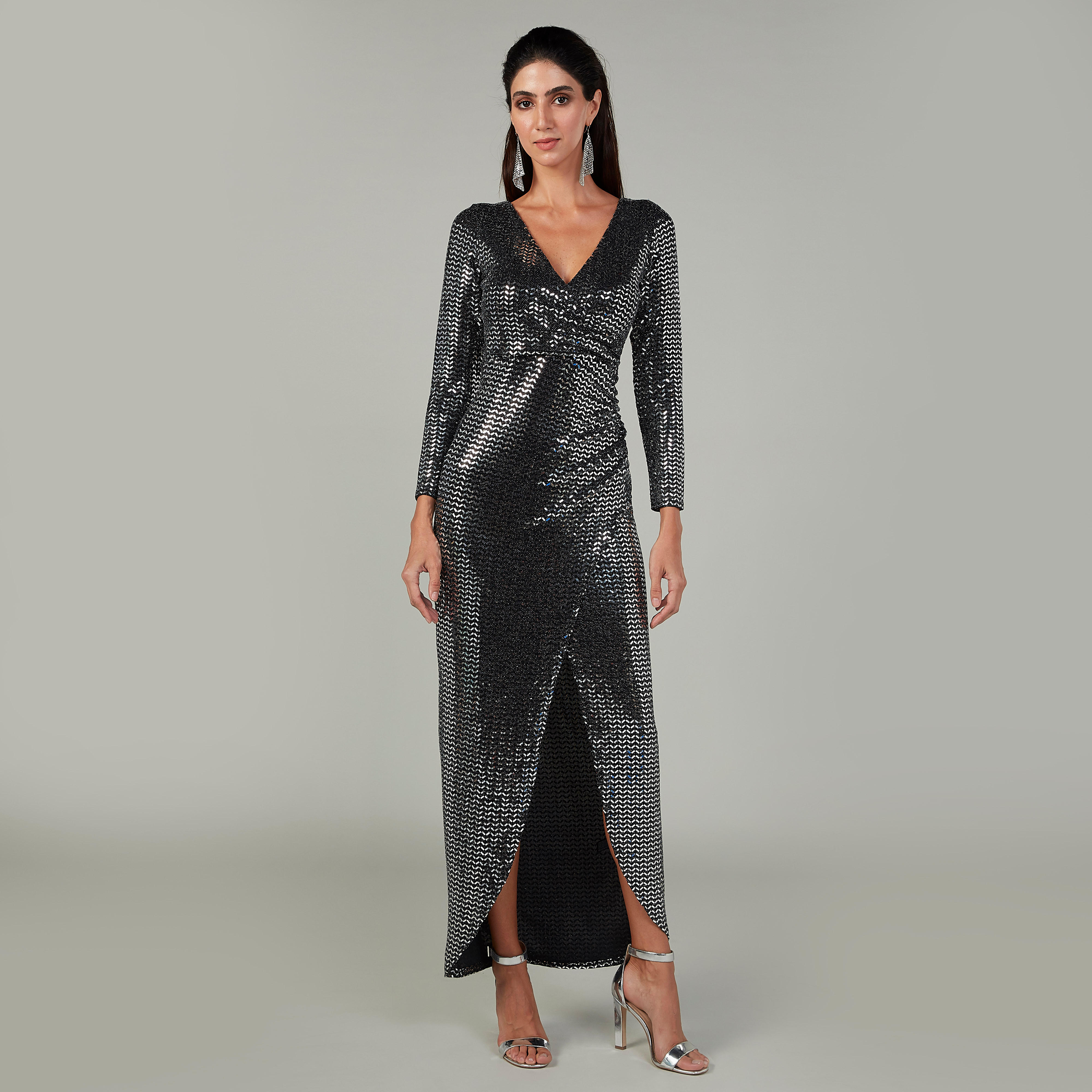 فستان إيه لاين طويل مزيّن بياقة V وأكمام طويلة-women-clothing-dresses-image-1
