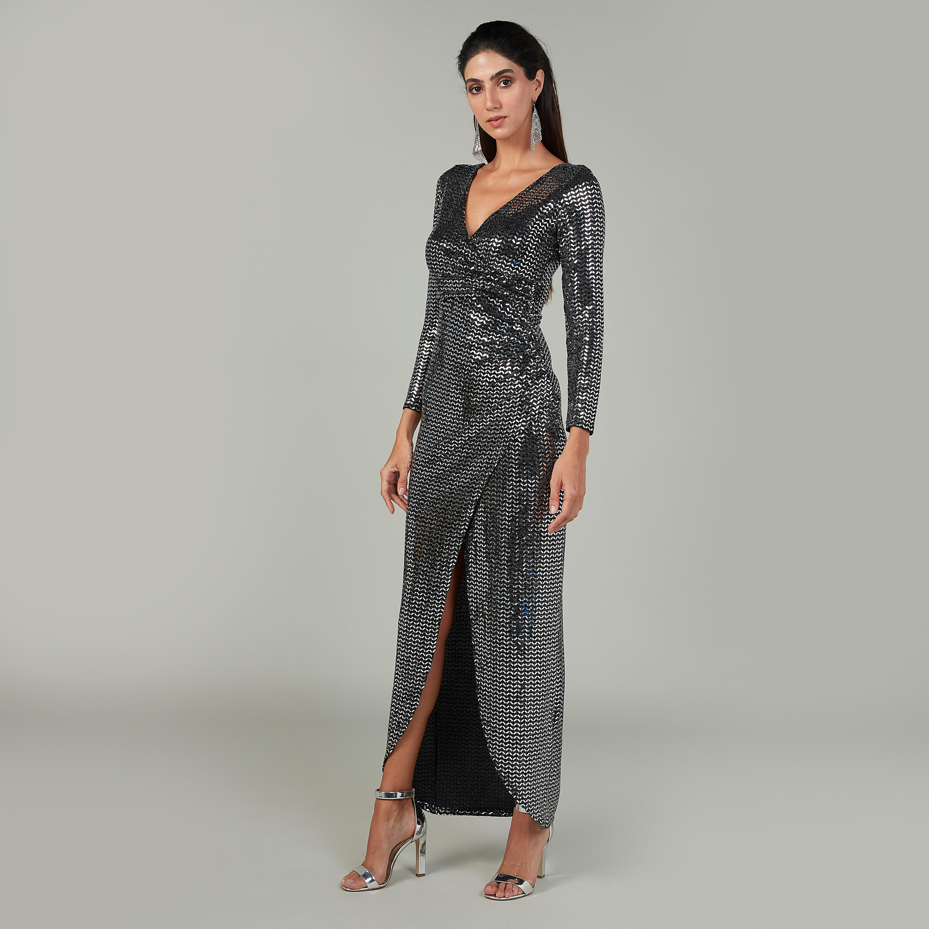 فستان إيه لاين طويل مزيّن بياقة V وأكمام طويلة-women-clothing-dresses-image-2
