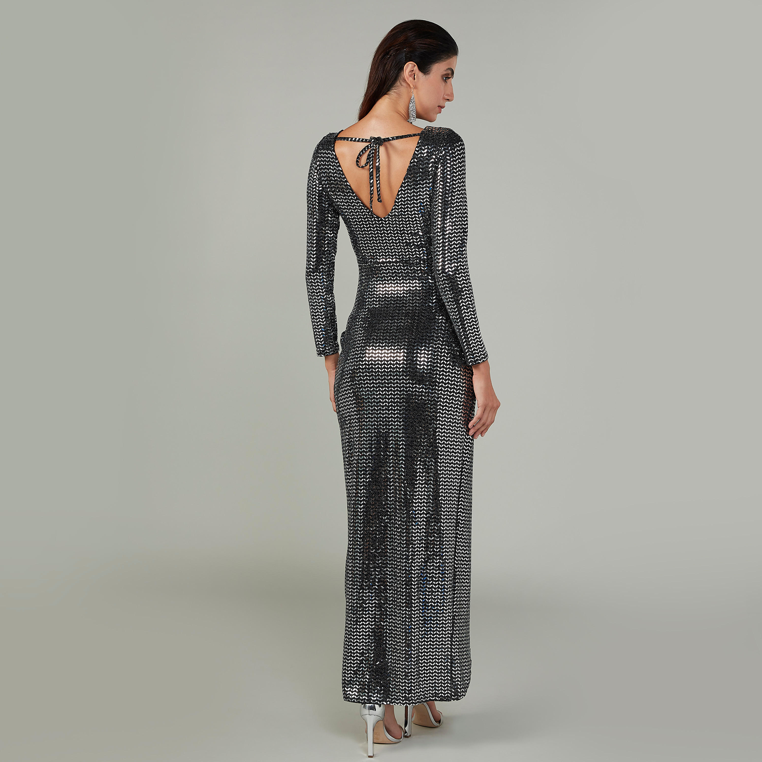 فستان إيه لاين طويل مزيّن بياقة V وأكمام طويلة-women-clothing-dresses-image-4