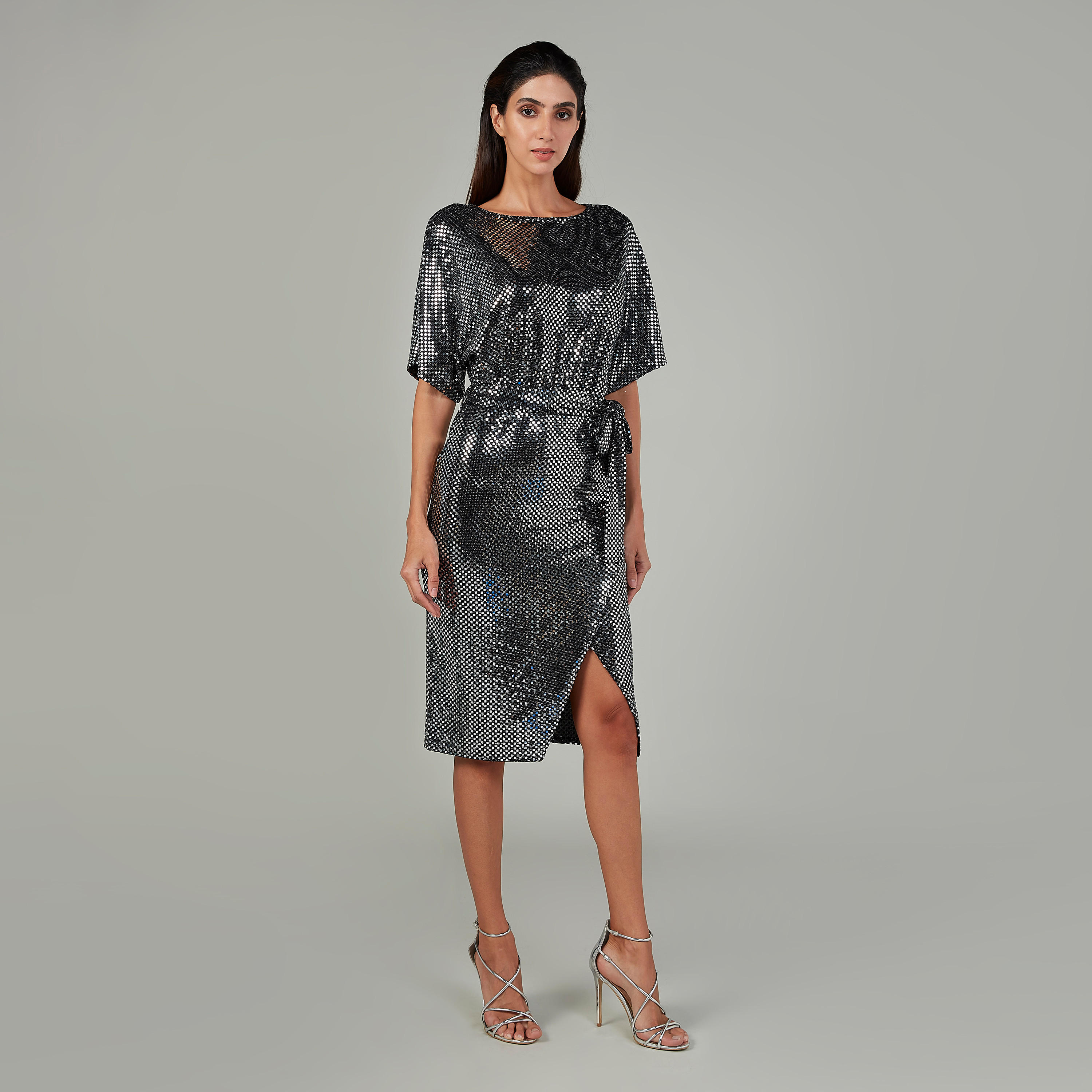 فستان طويل متوسط الطول بأكمام متصلة وأربطة بتفاصيل مزينة-women-clothing-dresses-image-1