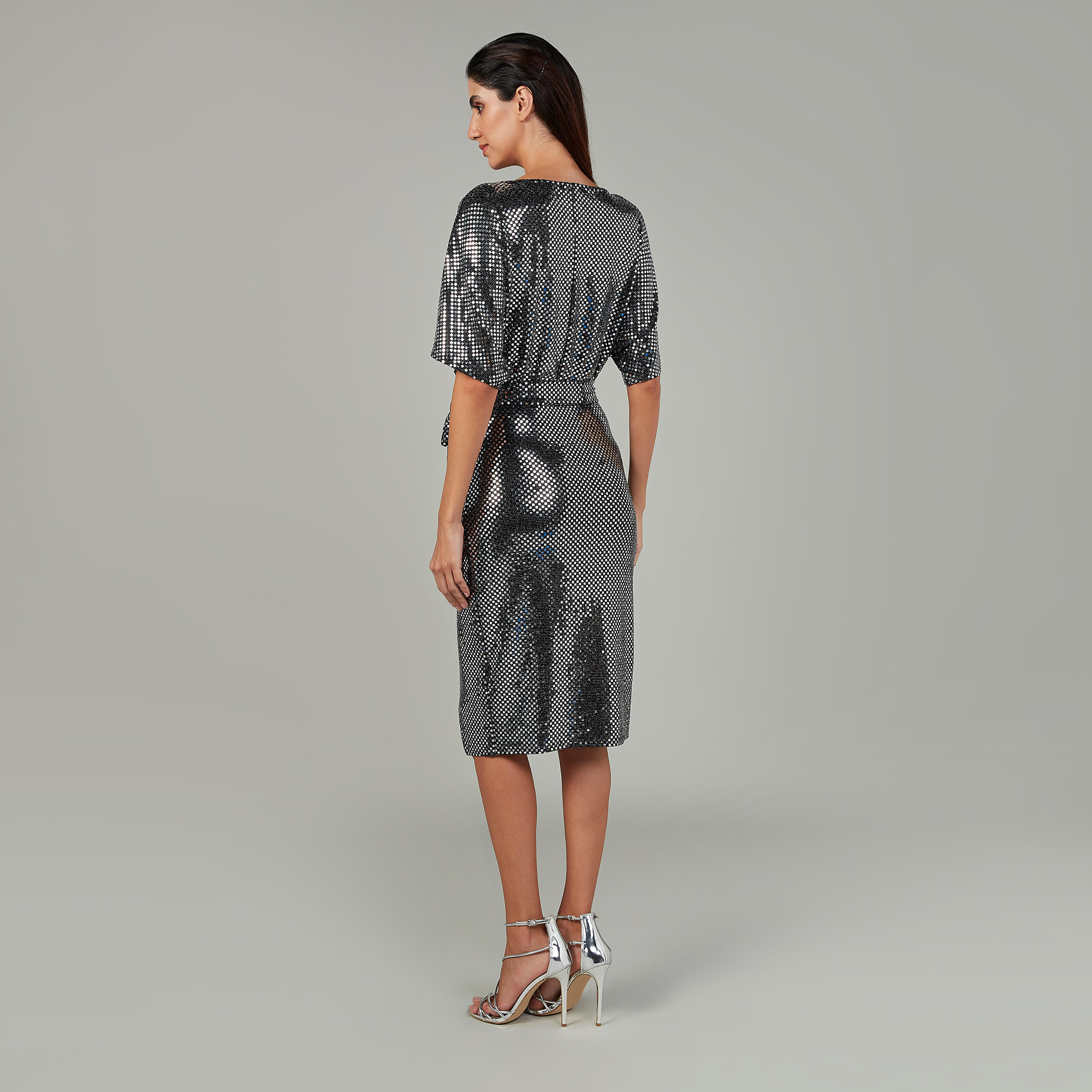 فستان طويل متوسط الطول بأكمام متصلة وأربطة بتفاصيل مزينة-women-clothing-dresses-image-4