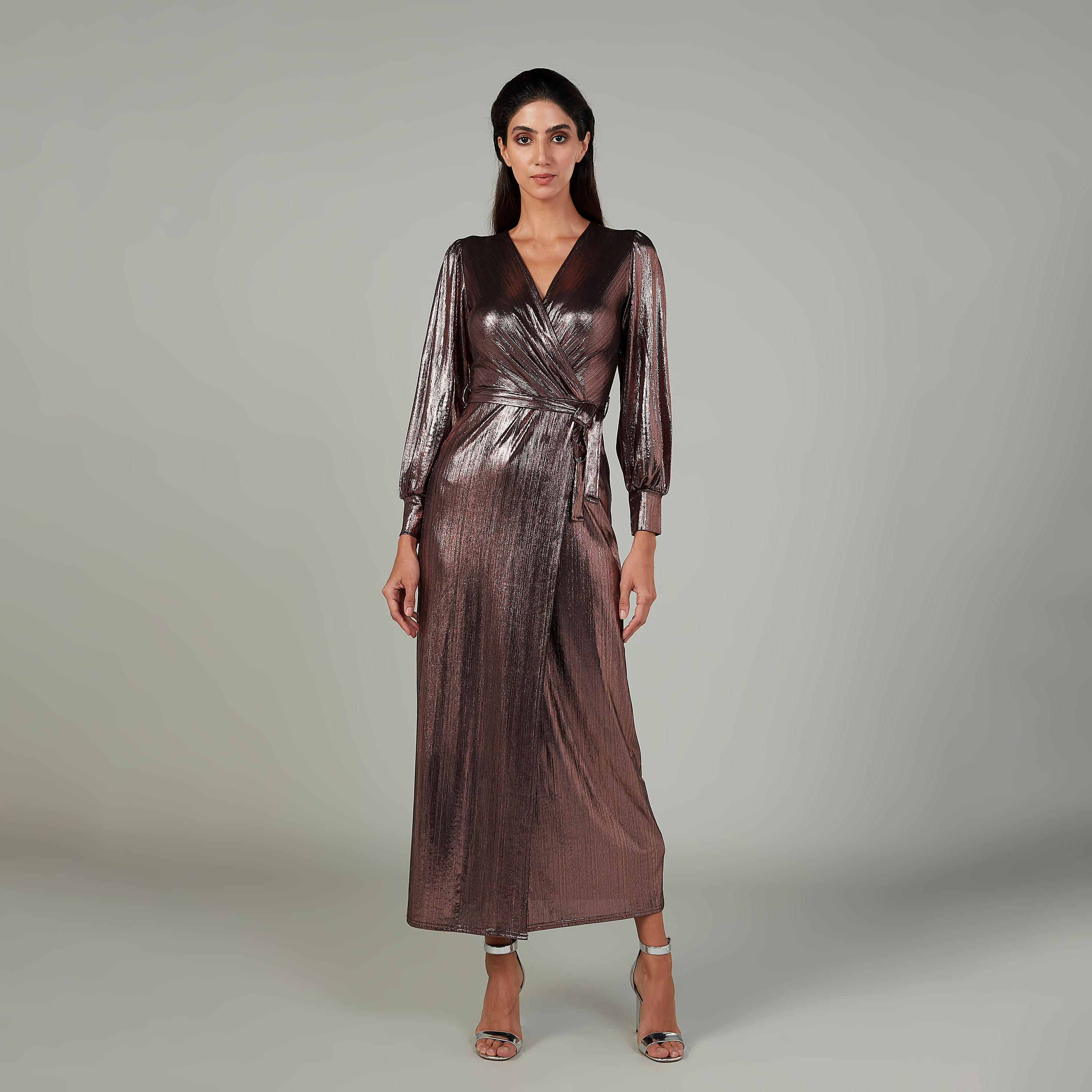 فستان طويل ملفوف بأكمام بيشوب وأربطة بتفاصيل مزينة-women-clothing-dresses-image-1