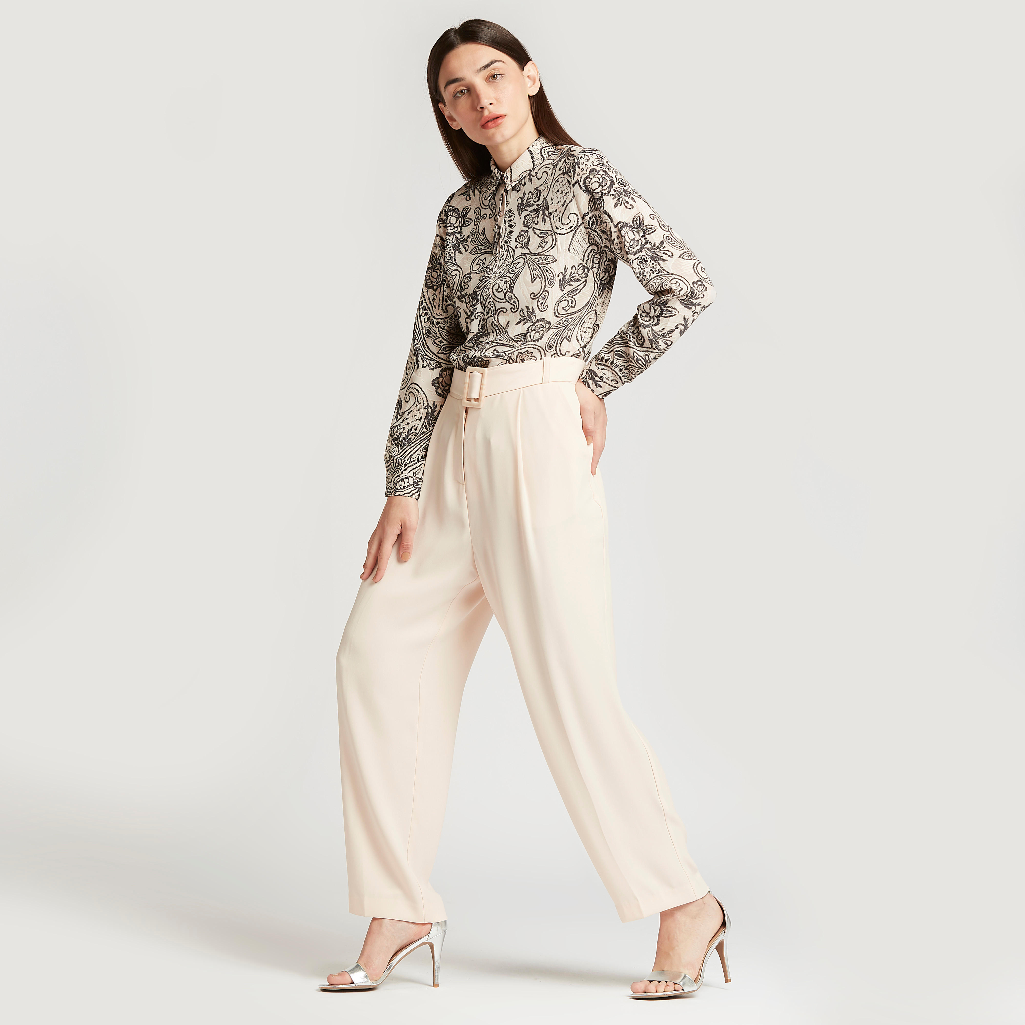 بنطلون طويل سادة بخصر متوسّط الإرتفاع وجيوب وحزام-women-clothing-bottoms-trousers-image-2