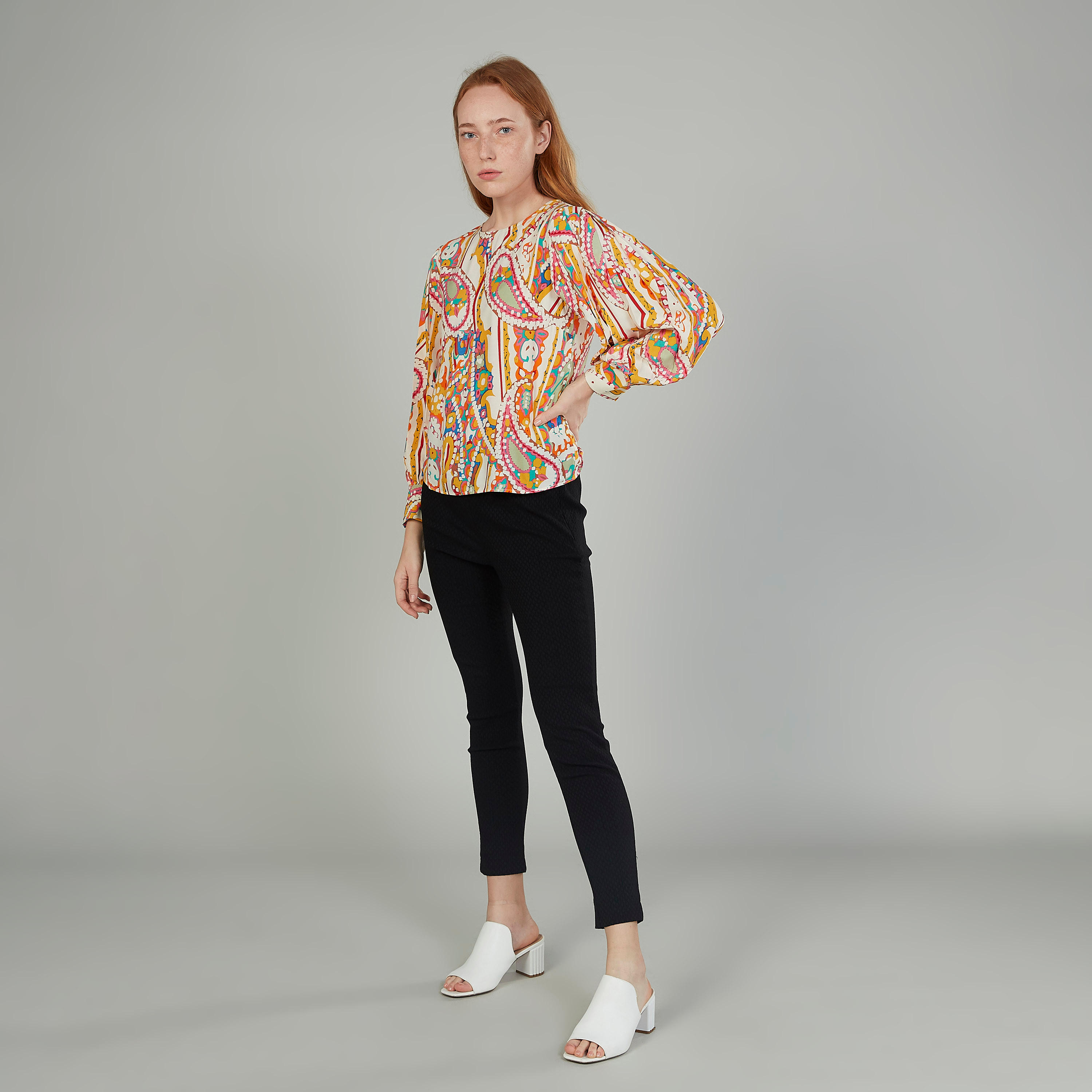 بلوزة بياقة مستديرة وأكمام طويلة وطبعات-women-clothing-shirtsandblouses-blouses-image-2