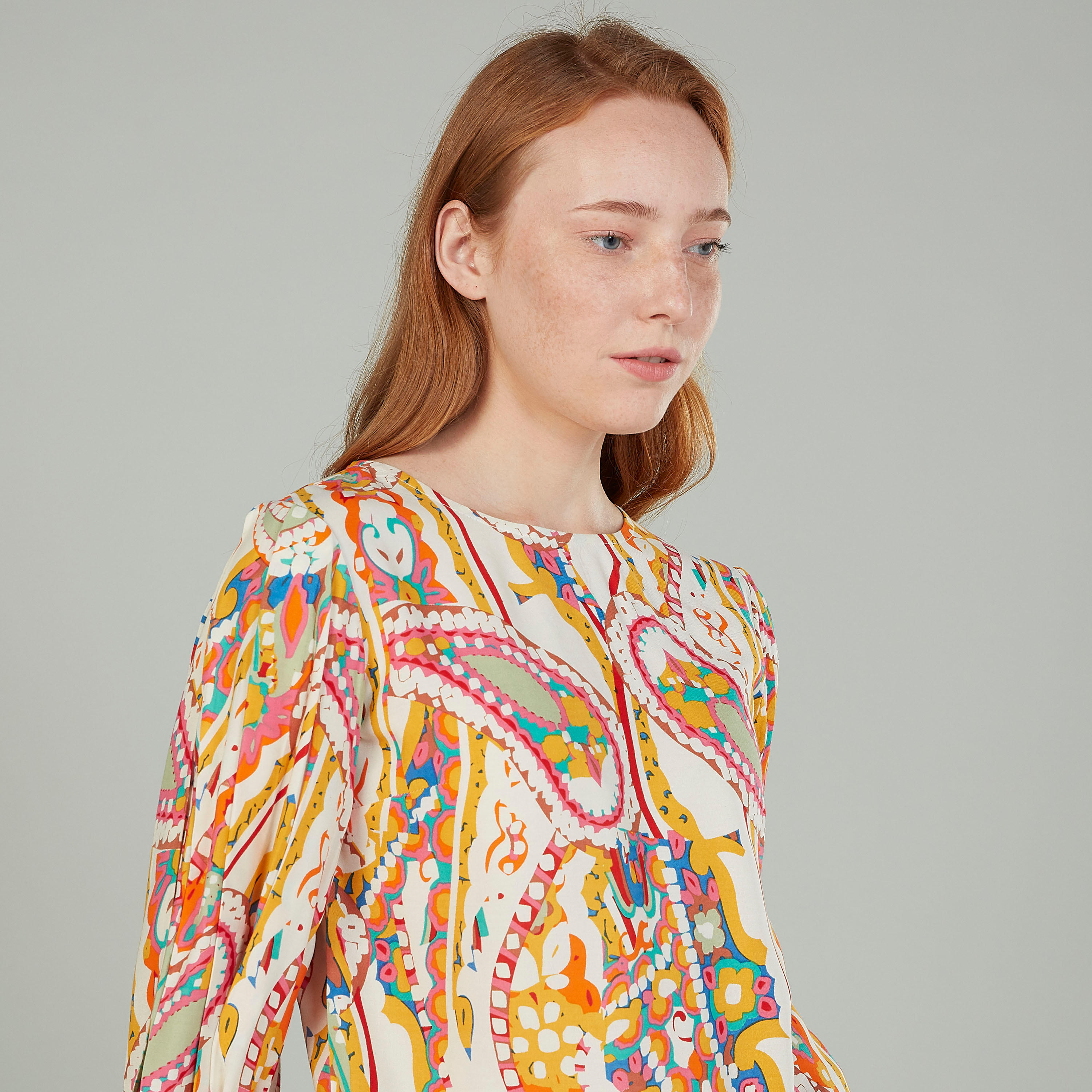 بلوزة بياقة مستديرة وأكمام طويلة وطبعات-women-clothing-shirtsandblouses-blouses-image-3