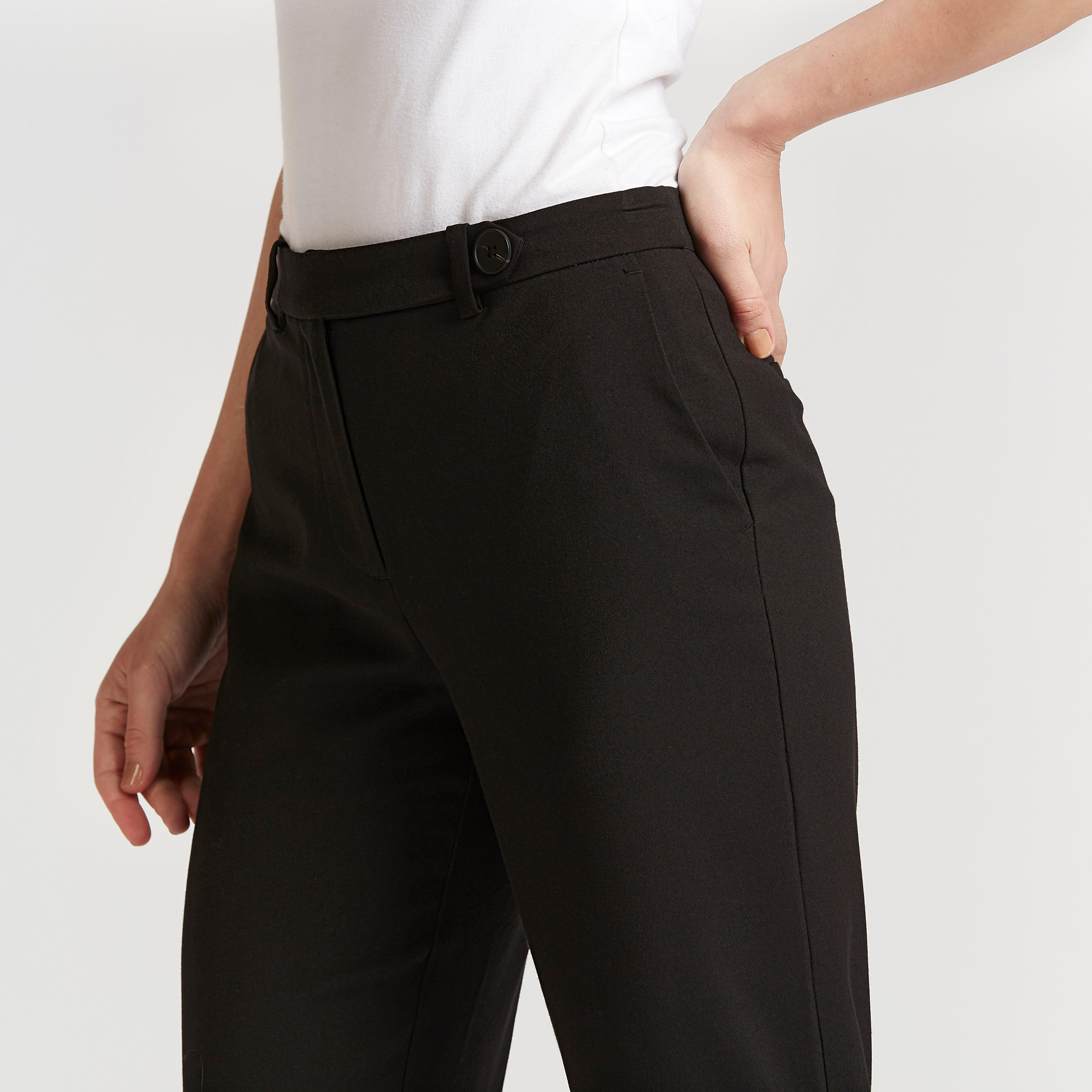 بنطلون قصير سادة بخصر متوسّط الارتفاع بتفاصيل جيوب وعراوي-women-clothing-bottoms-trousers-image-3