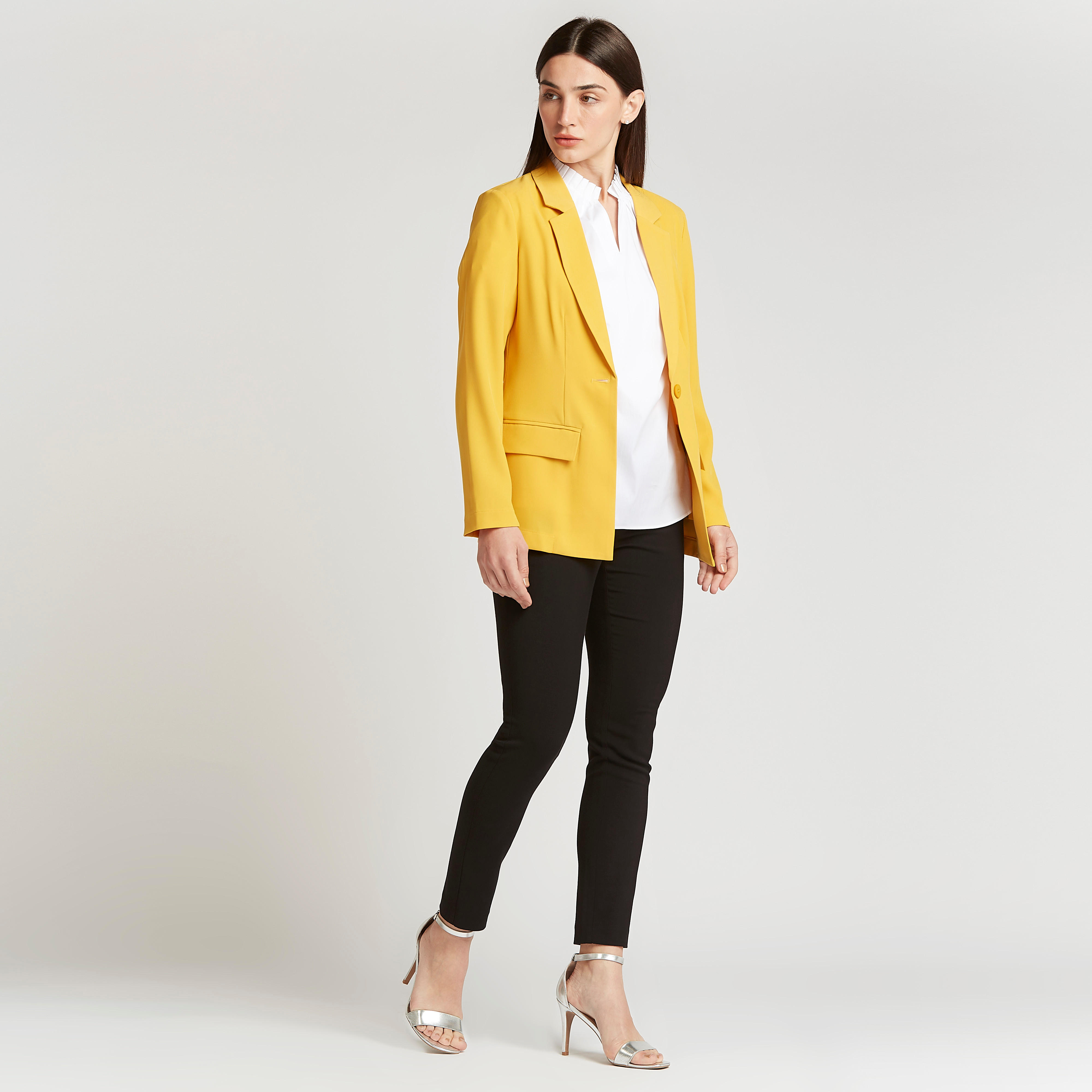 بنطلون سادة بخصر متوسّط الإرتفاع وعراوي حزام وتفاصيل جيب-women-clothing-bottoms-trousers-image-2