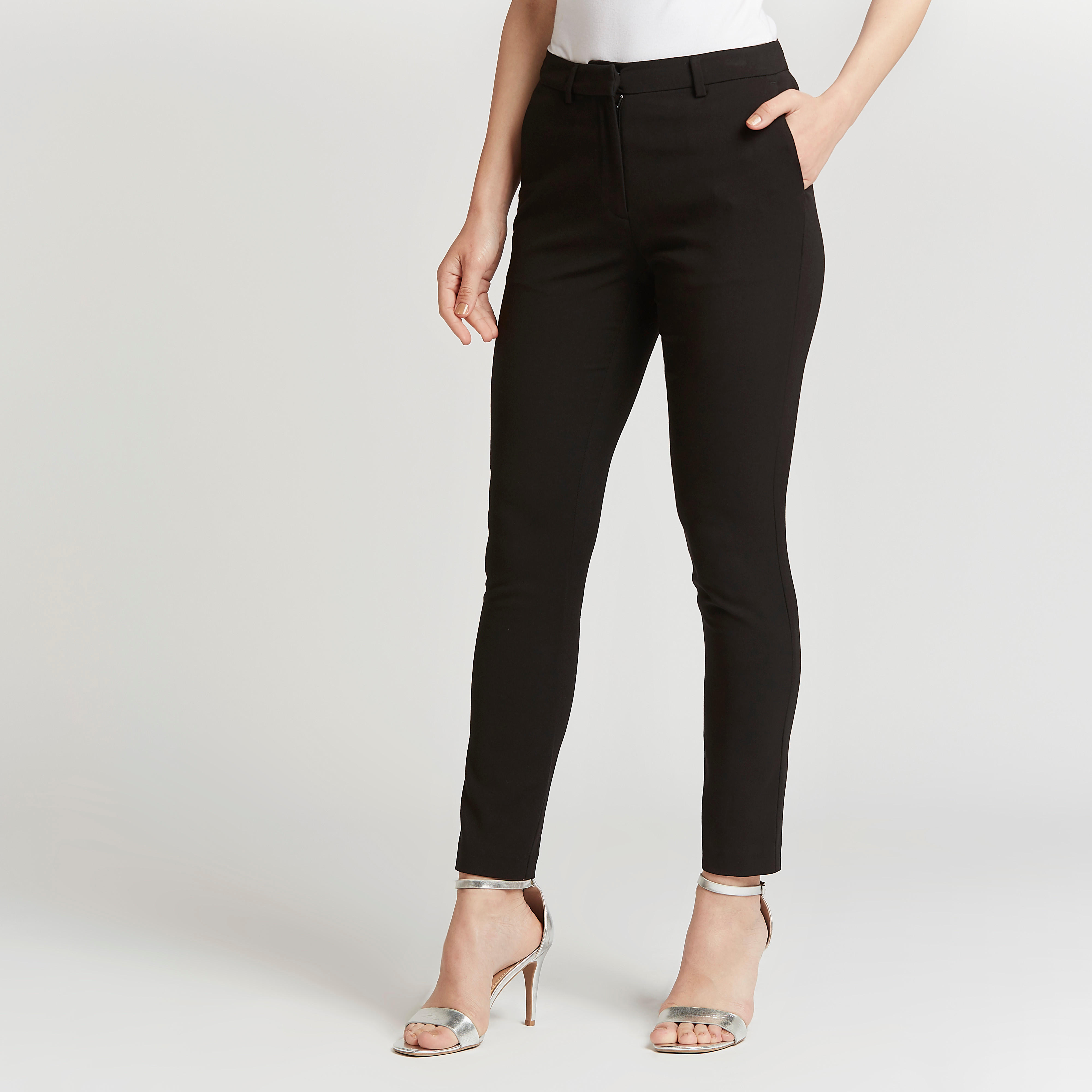 بنطلون سادة بخصر متوسّط الإرتفاع وعراوي حزام وتفاصيل جيب-women-clothing-bottoms-trousers-image-5