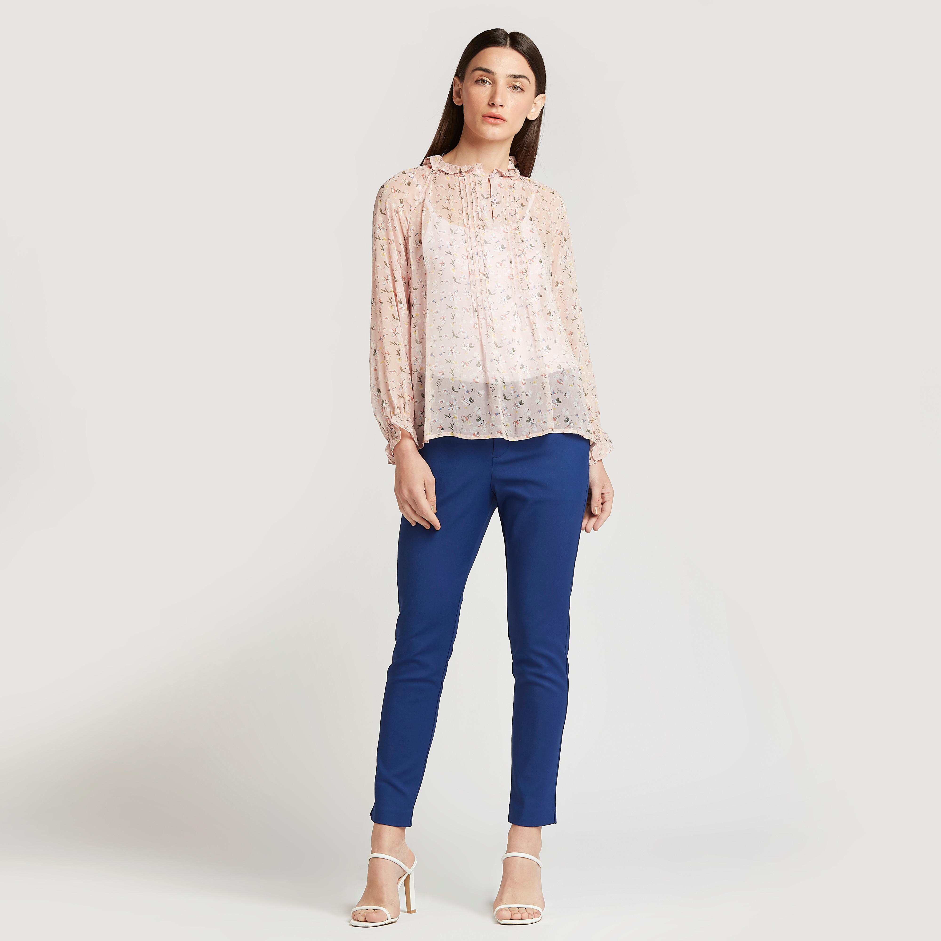 بلوزة بطبعات أزهار وأكمام طويلة وتفاصيل كشكشة-women-clothing-shirtsandblouses-blouses-image-2