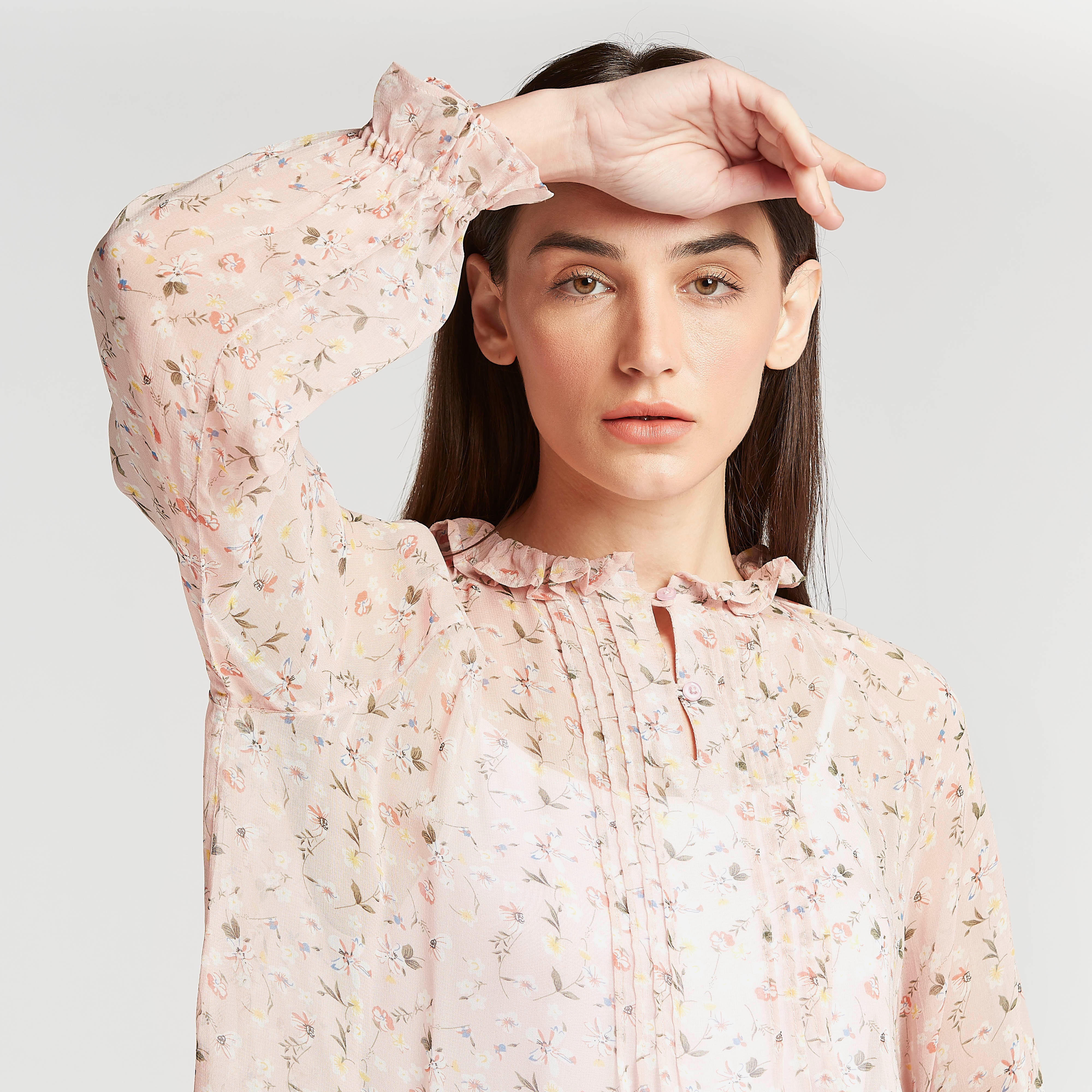 بلوزة بطبعات أزهار وأكمام طويلة وتفاصيل كشكشة-women-clothing-shirtsandblouses-blouses-image-3