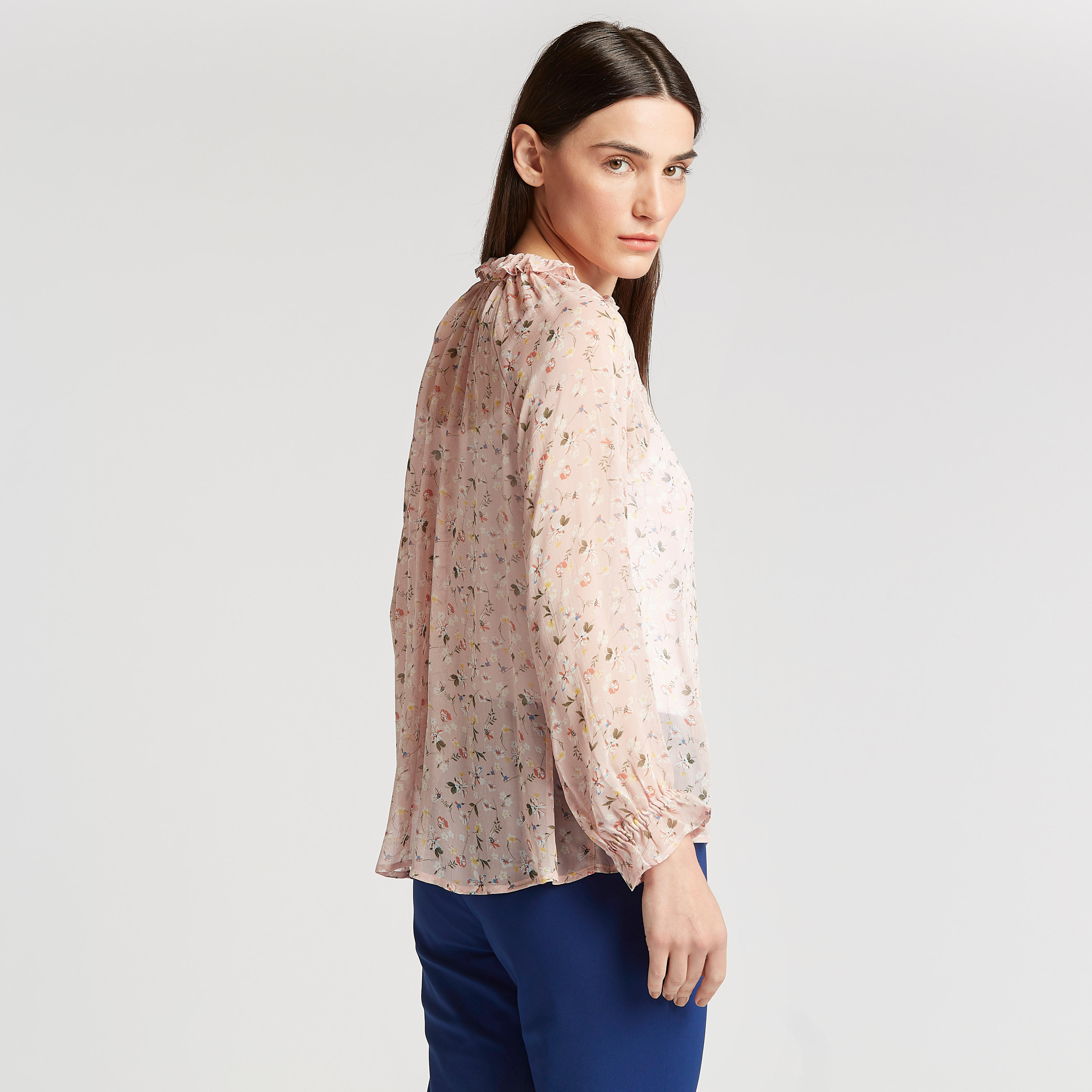 بلوزة بطبعات أزهار وأكمام طويلة وتفاصيل كشكشة-women-clothing-shirtsandblouses-blouses-image-4