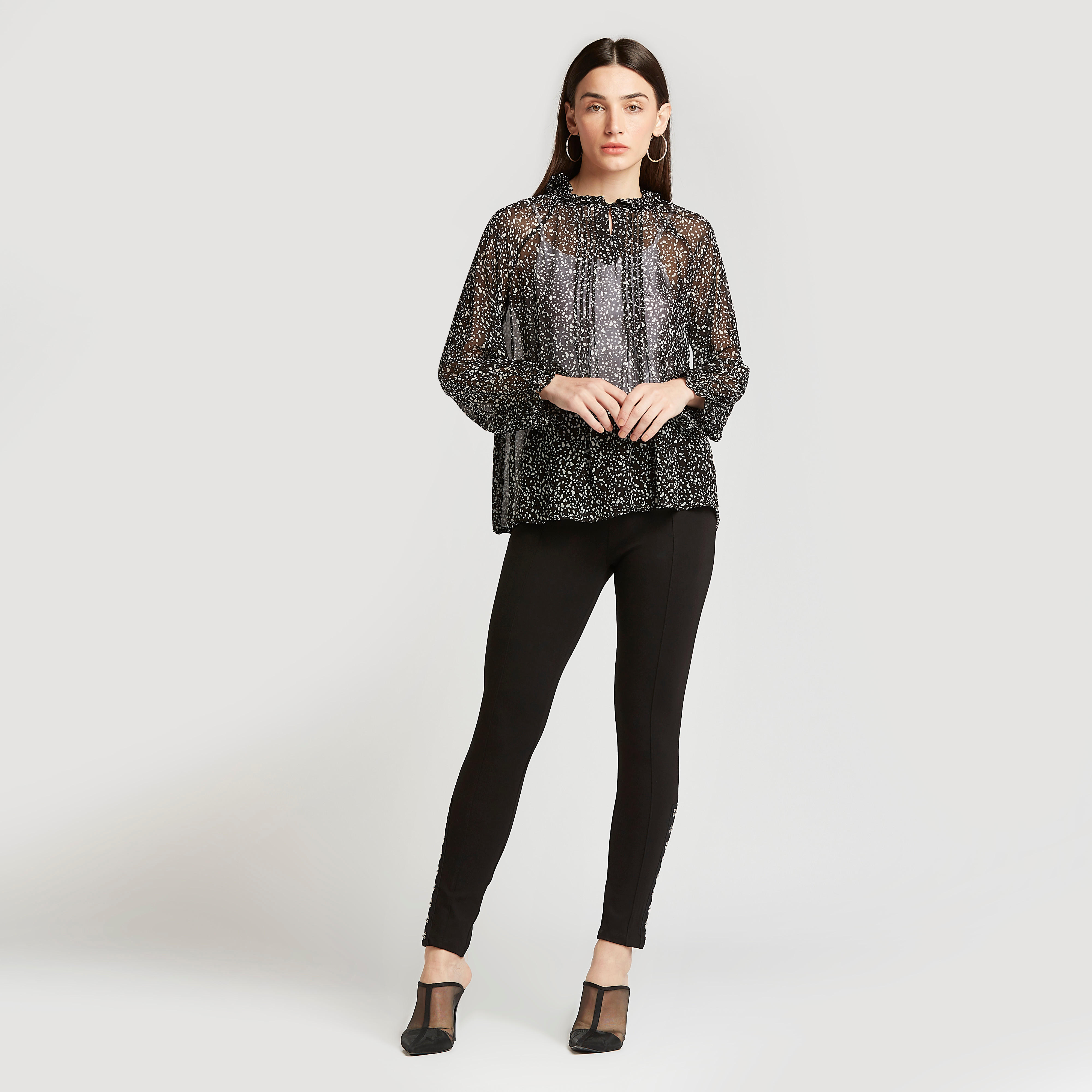 بلوزة بأكمام طويلة وتفاصيل كشكش وطبعات-women-clothing-shirtsandblouses-blouses-image-2