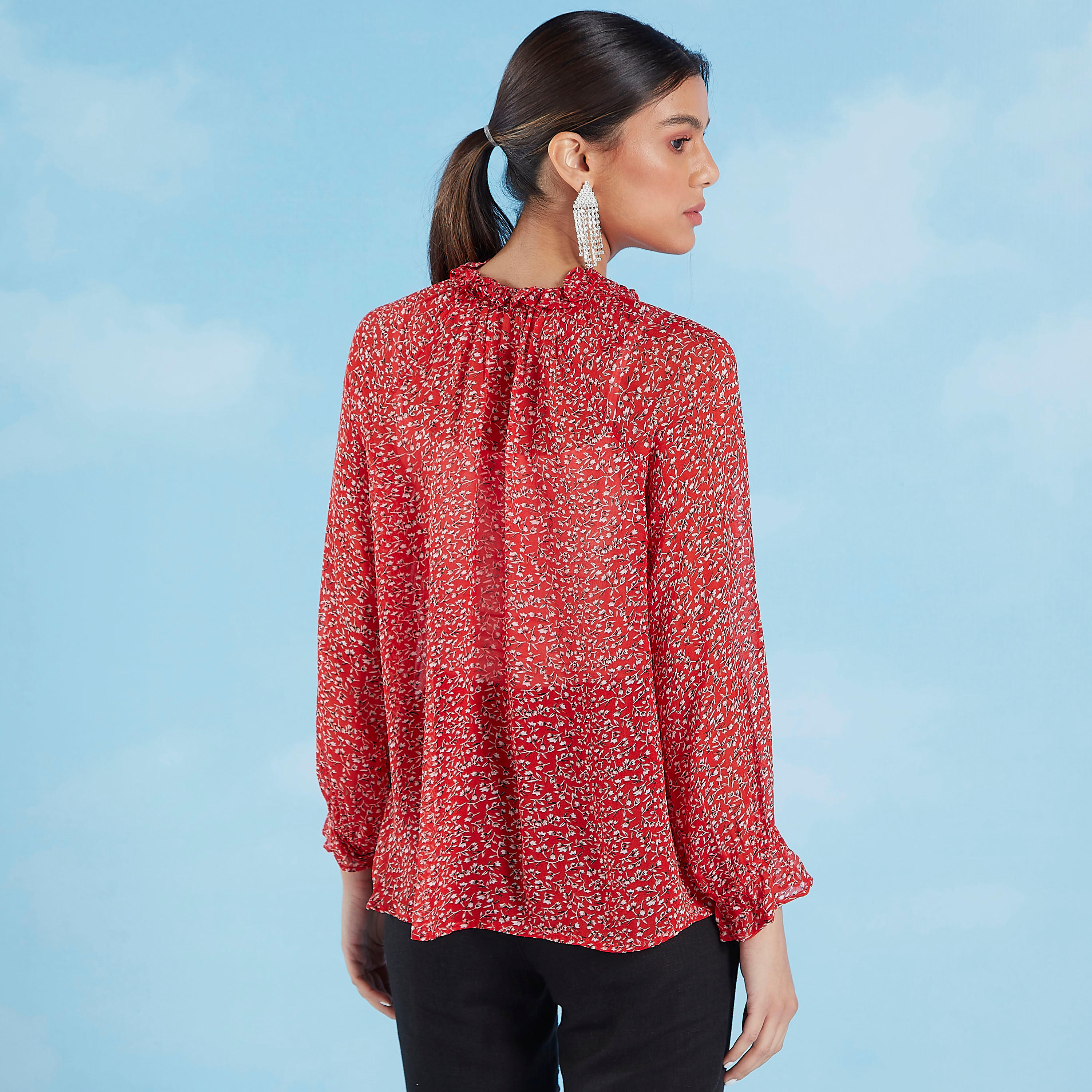 بلوزة بأكمام طويلة وتفاصيل كشكش وطبعات-women-clothing-shirtsandblouses-blouses-image-1