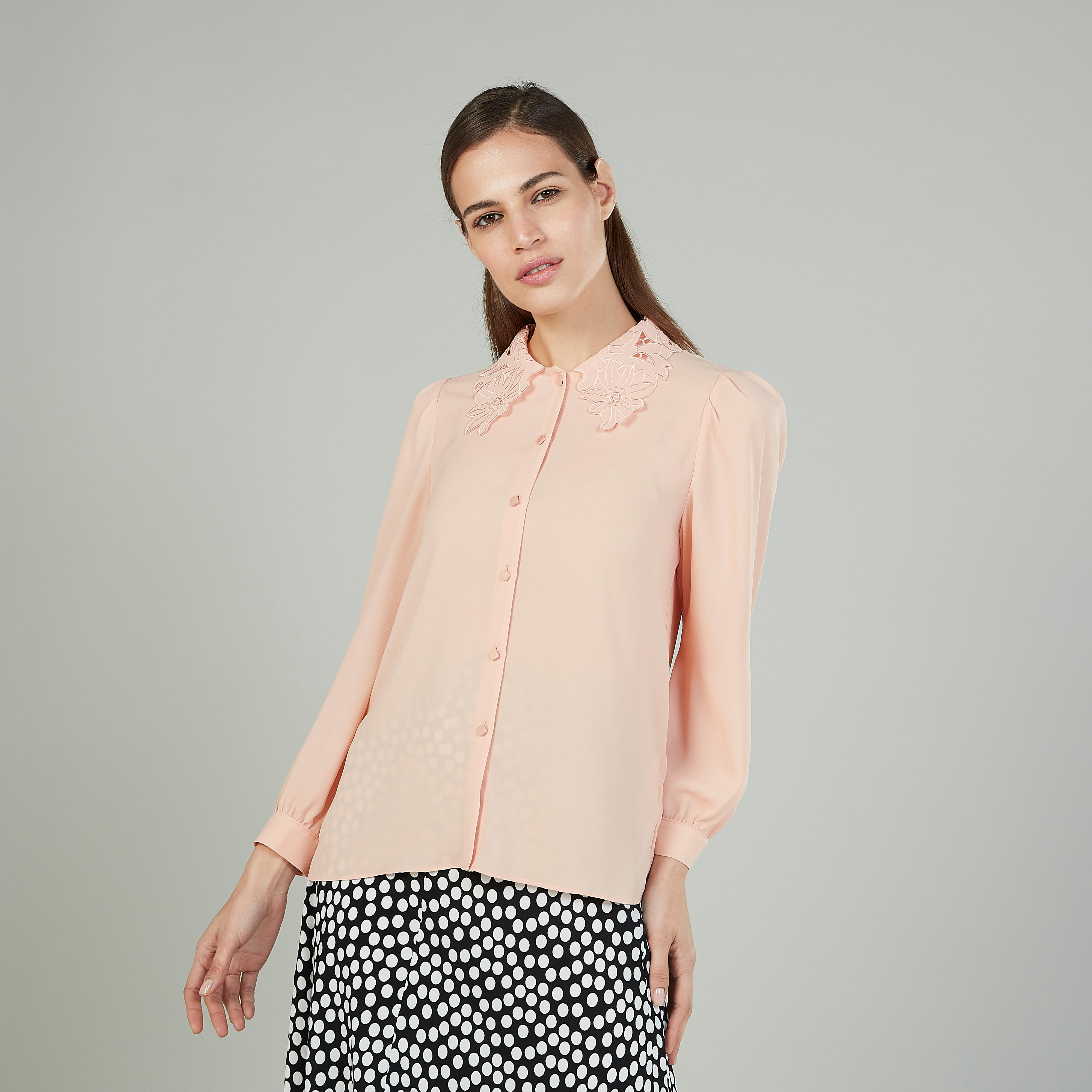 قميص سادة بياقة عاديّة وأكمام طويلة وتفاصيل دانتيل-women-clothing-shirtsandblouses-shirts-image-1