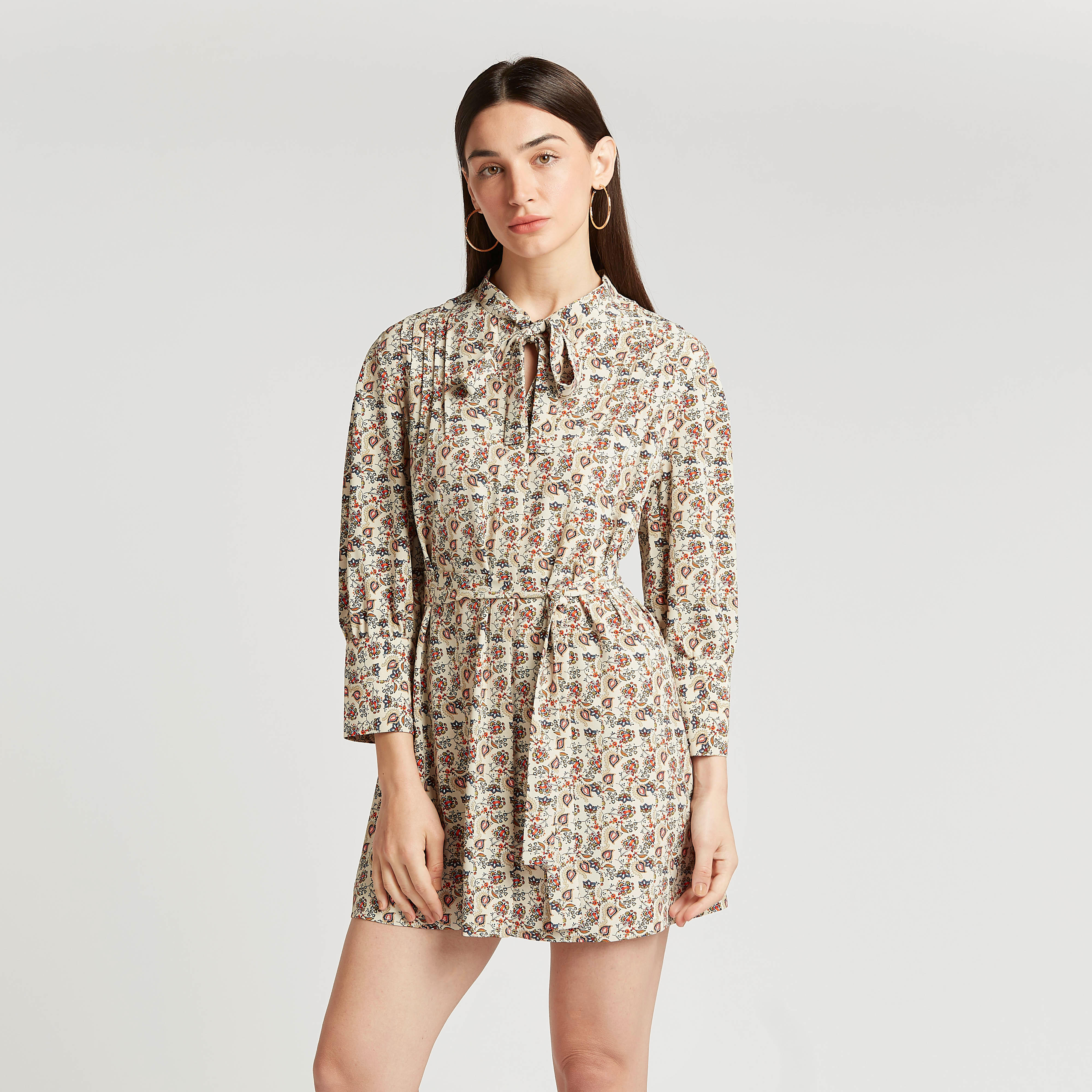 فستان قصير واسع بأكمام طويلة وأربطة وطبعات-women-clothing-dresses-image-5