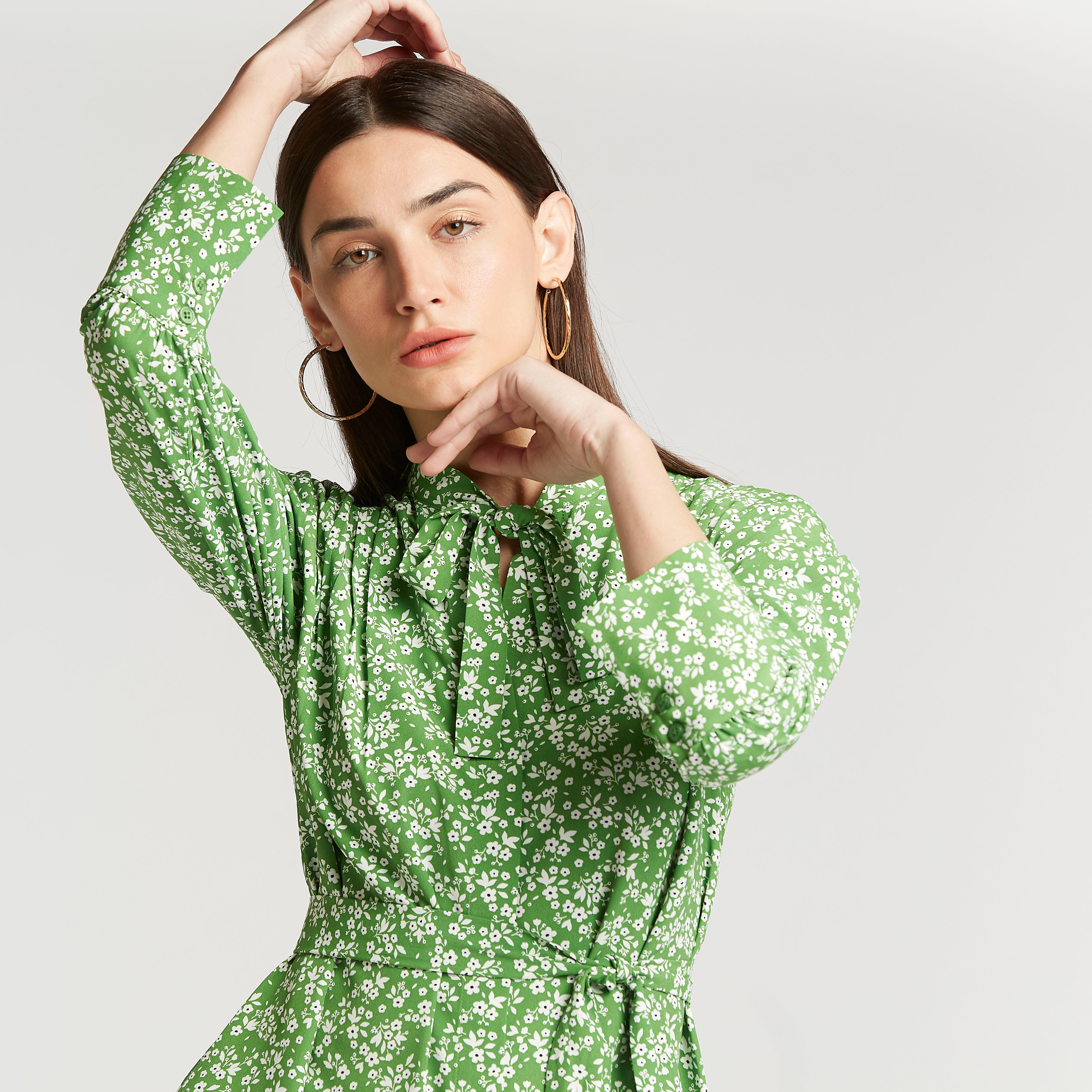 فستان قصير واسع بأكمام طويلة وربطة عنق وطبعات أزهار-women-clothing-dresses-image-5