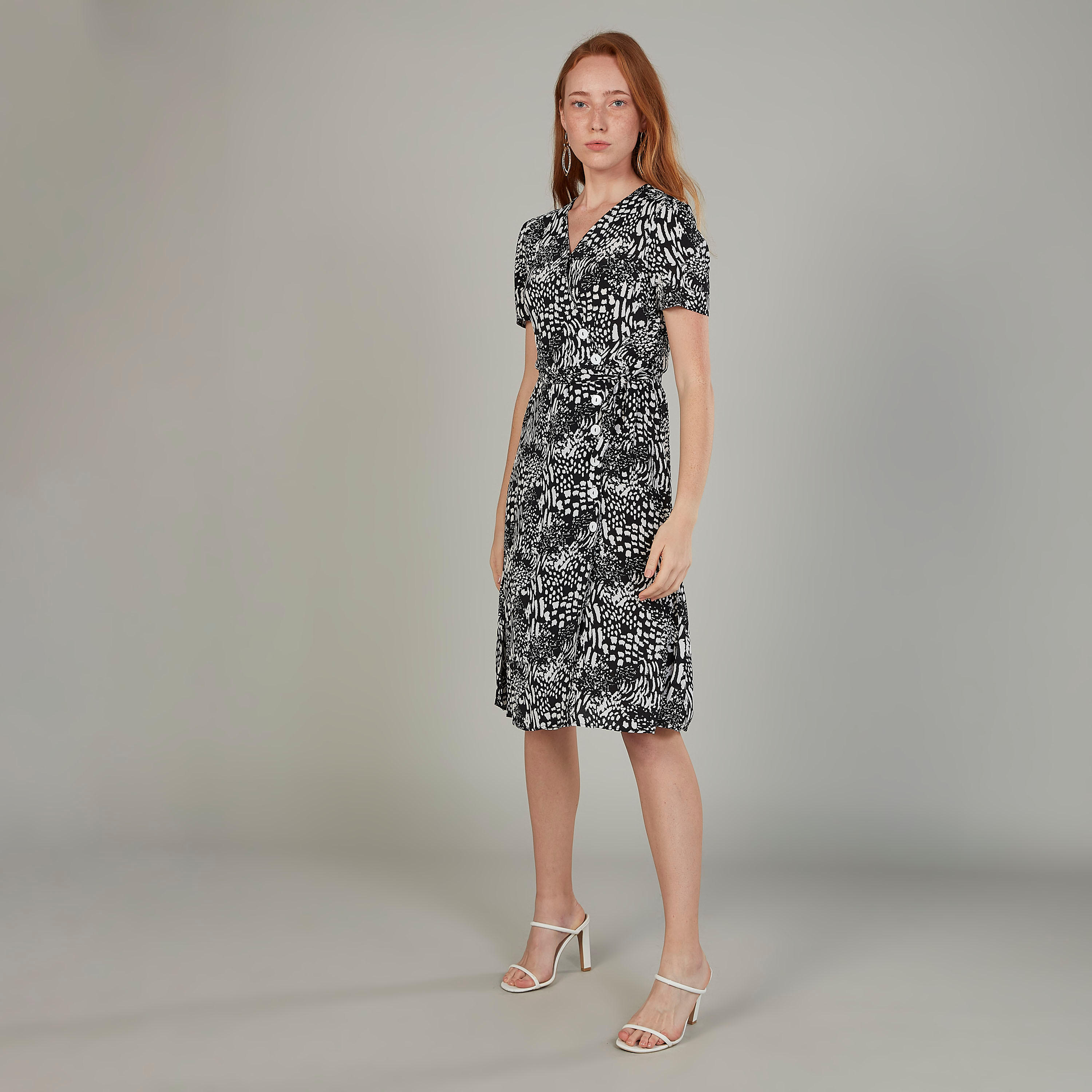 فستان ميدي ايه لاين بياقة V وأكمام قصيرة وطبعات-women-clothing-dresses-image-1