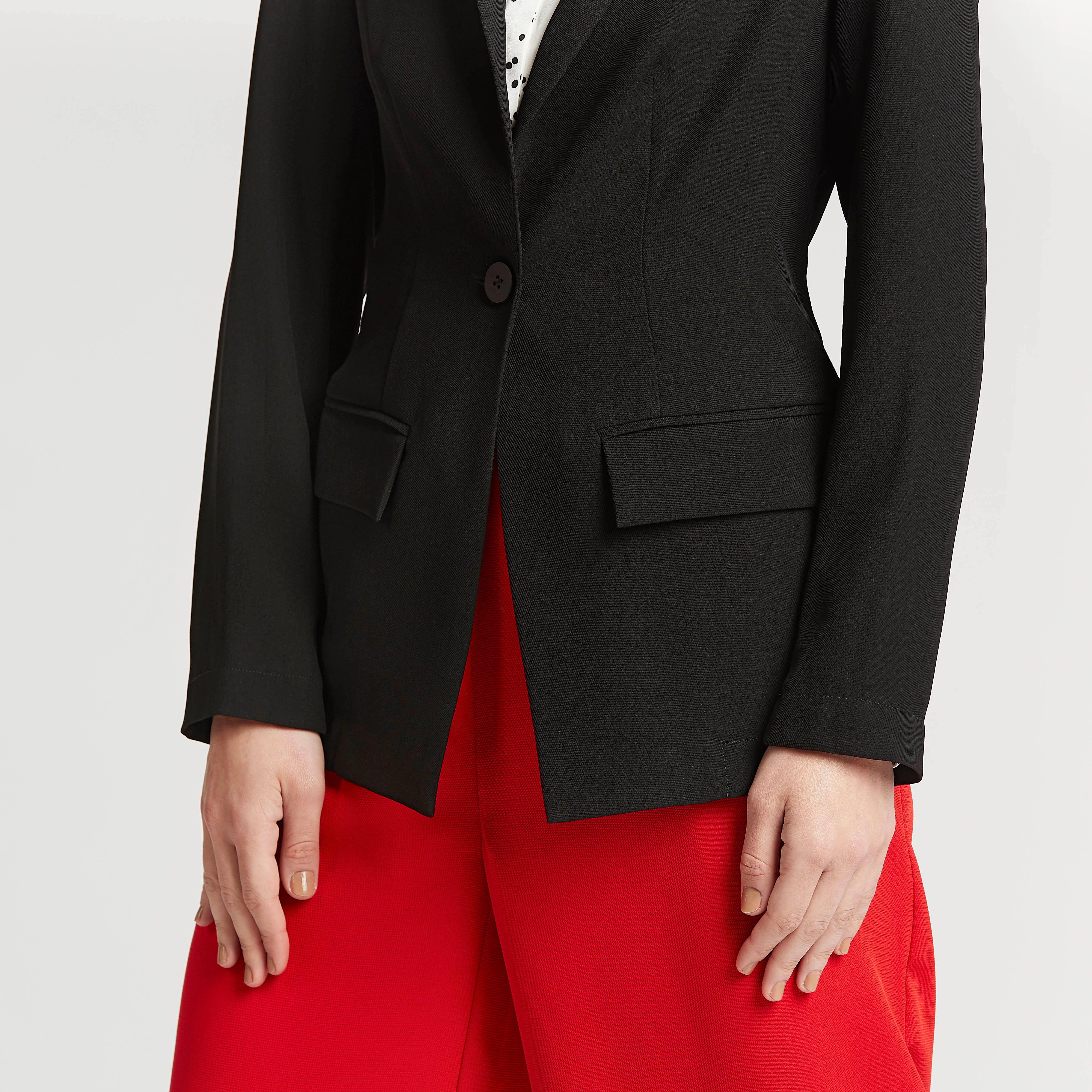 جاكيت بليزر رسمي سادة بجيوب بطيّة-women-clothing-coatsandjackets-blazers-image-3