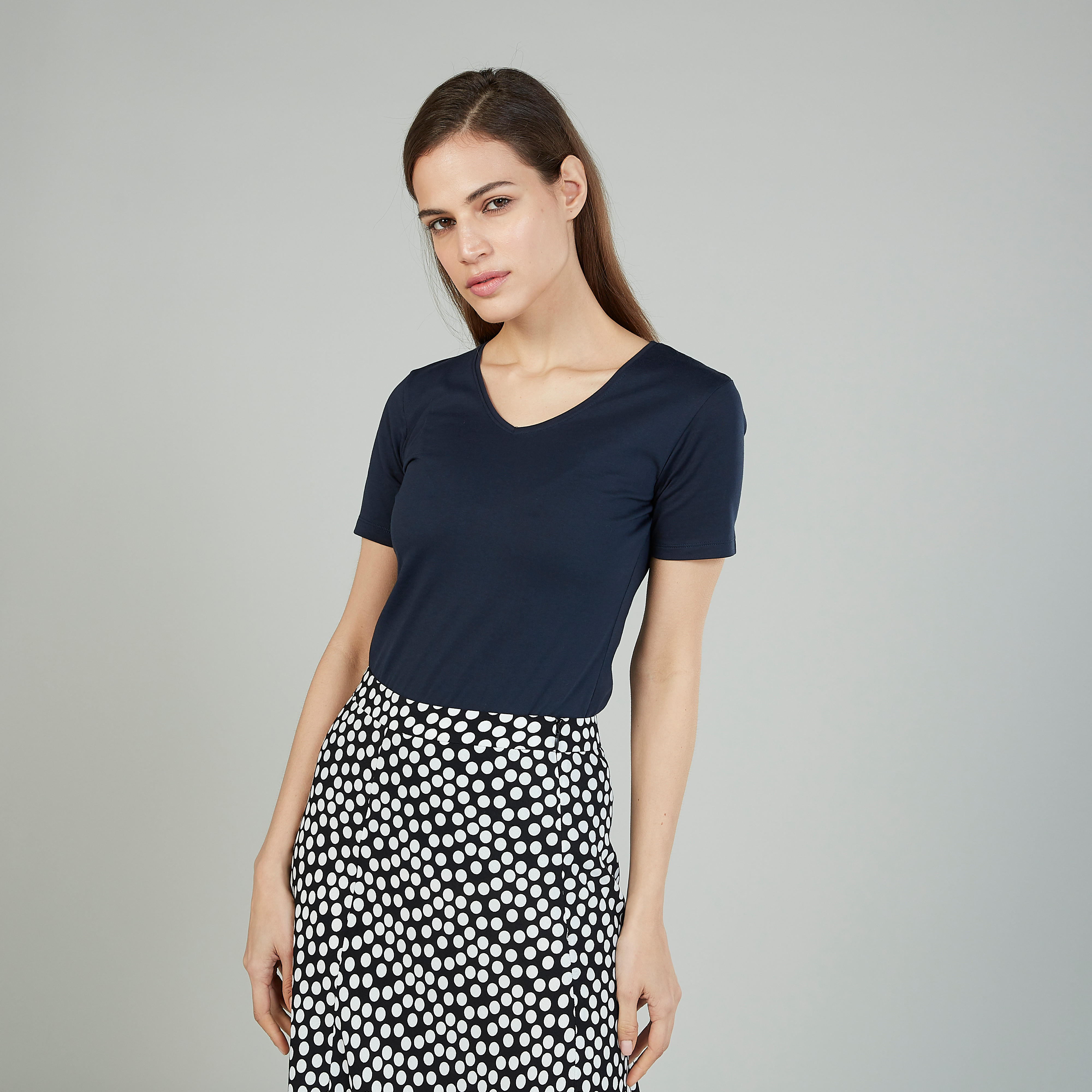 تيشيرت سادة بياقة V وأكمام قصيرة-women-clothing-tshirts-image-5