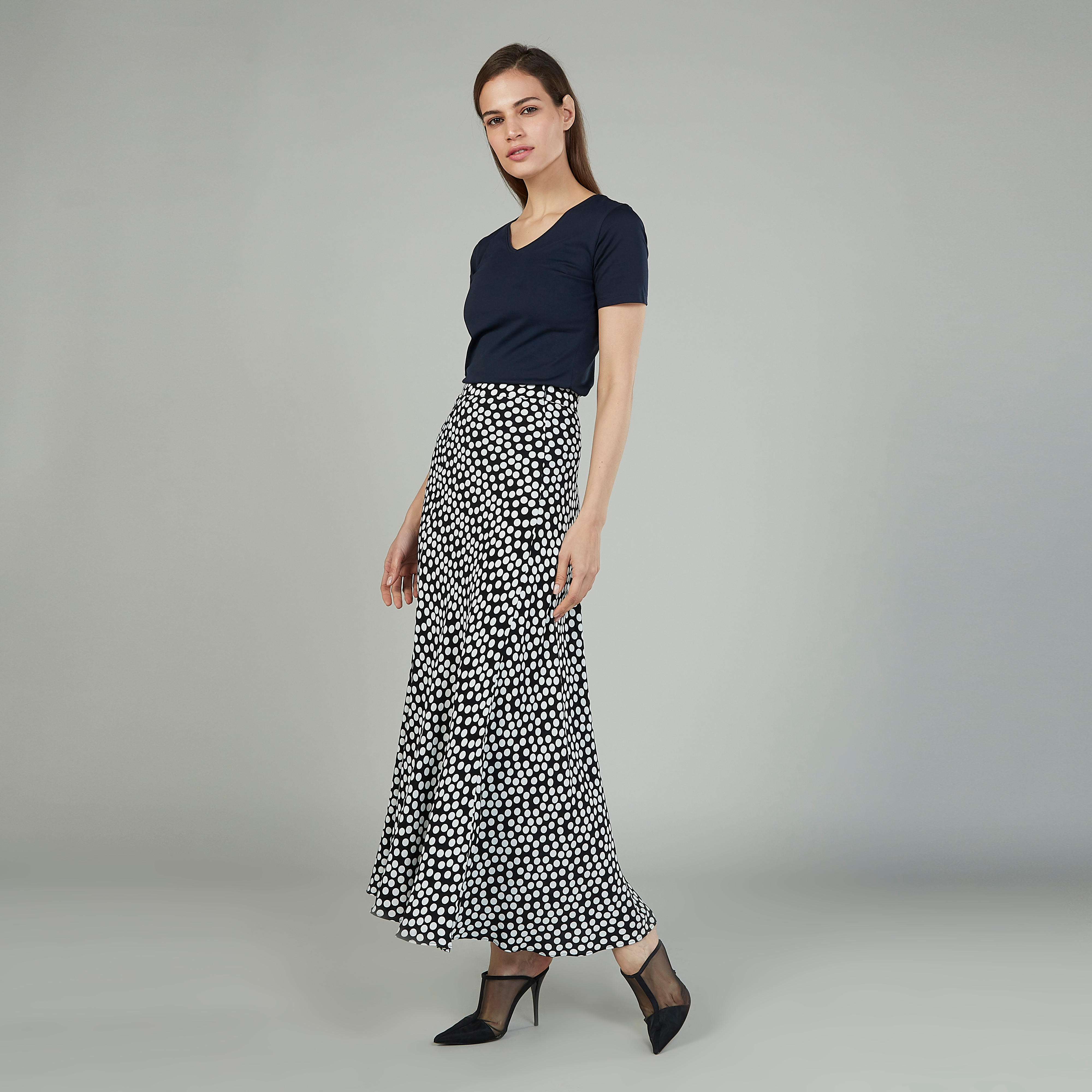 تيشيرت سادة بياقة V وأكمام قصيرة-women-clothing-tshirts-image-4