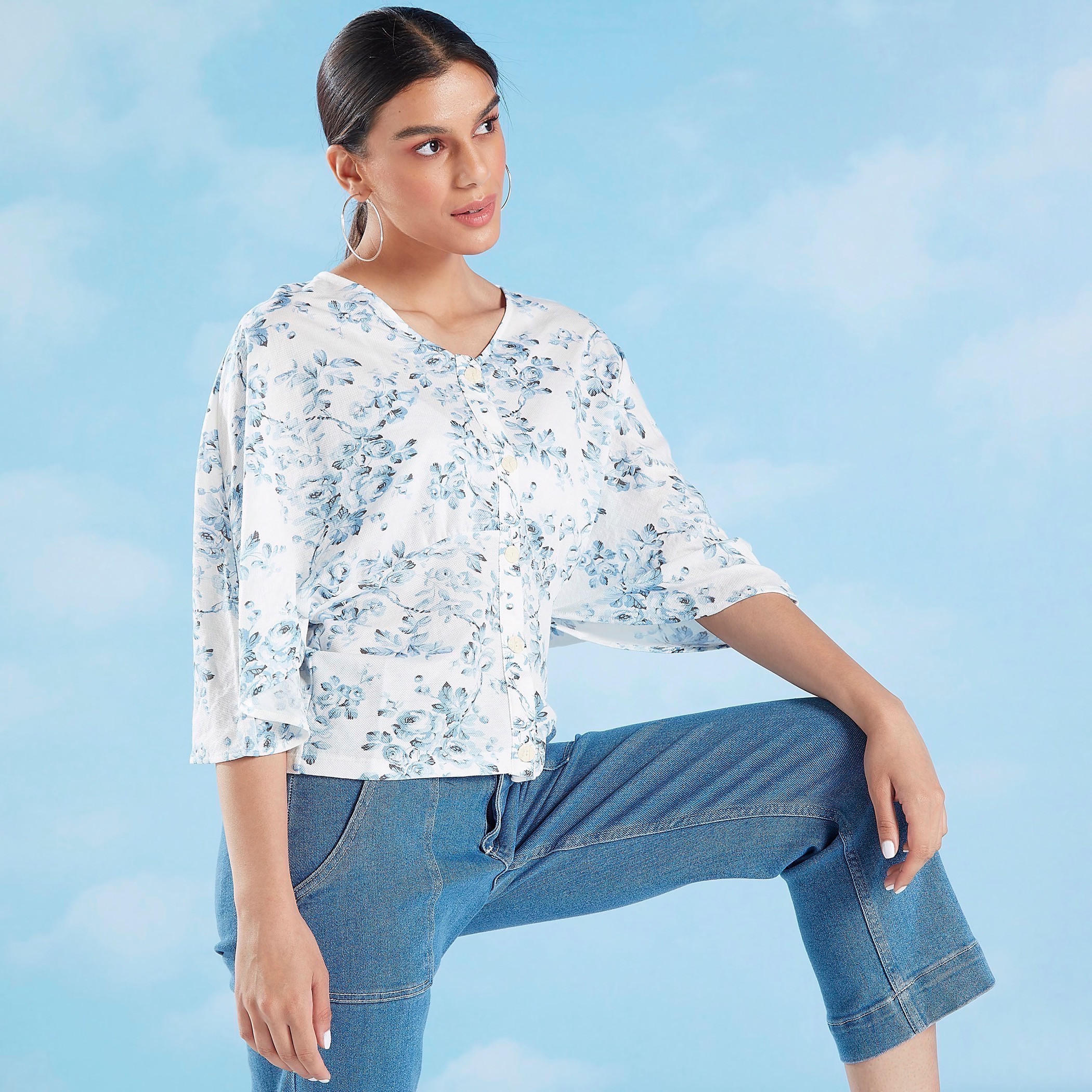 بلوزة بياقة V وأكمام واسعة وطبعات-women-clothing-shirtsandblouses-blouses-image-1