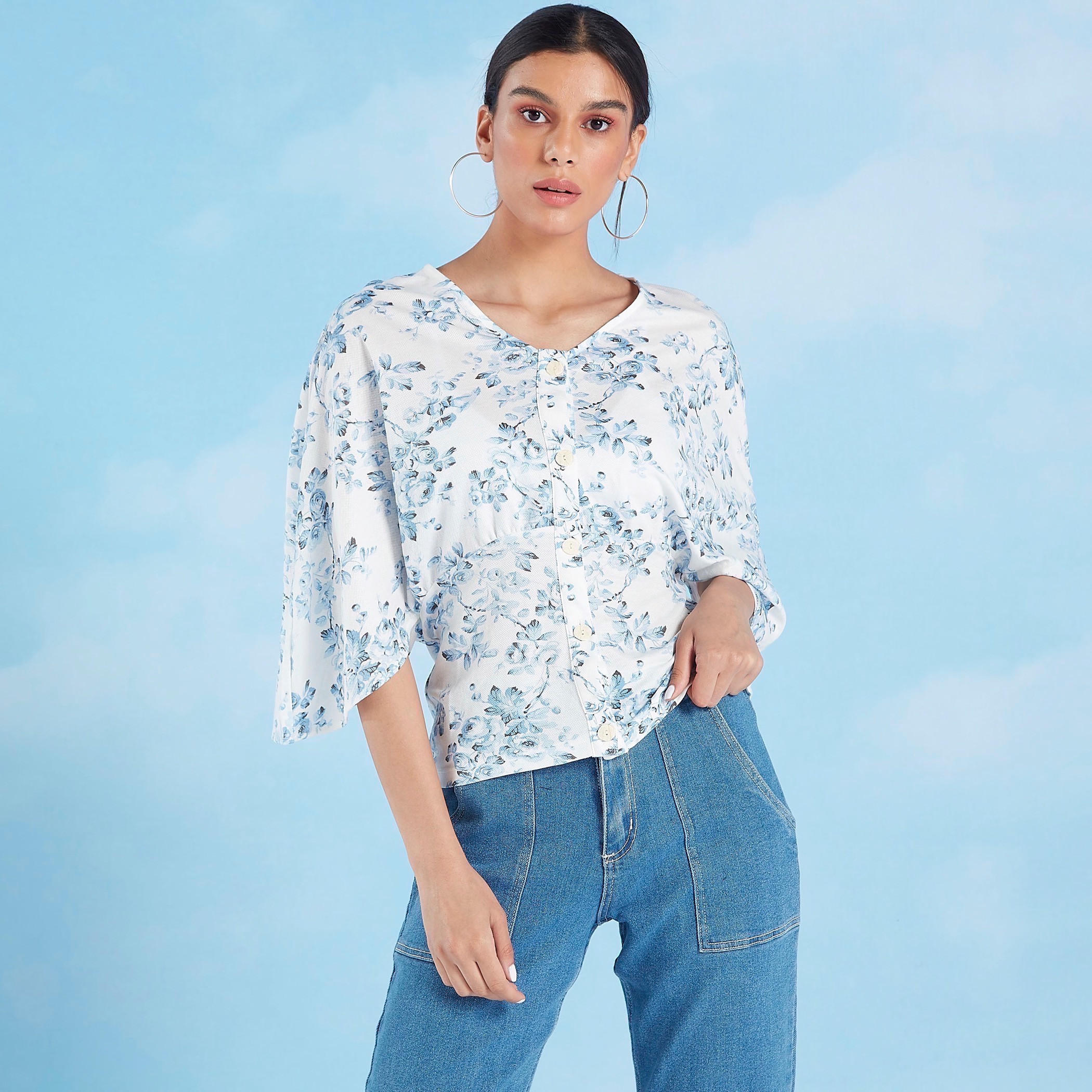 بلوزة بياقة V وأكمام واسعة وطبعات-women-clothing-shirtsandblouses-blouses-image-2
