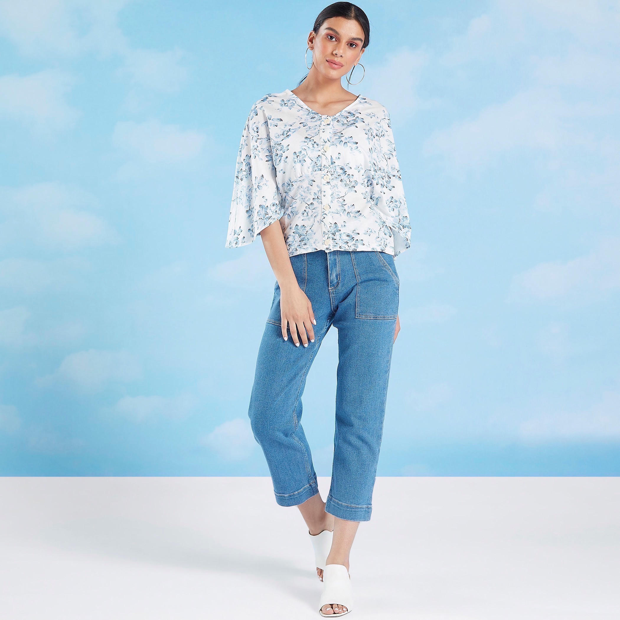 بلوزة بياقة V وأكمام واسعة وطبعات-women-clothing-shirtsandblouses-blouses-image-3