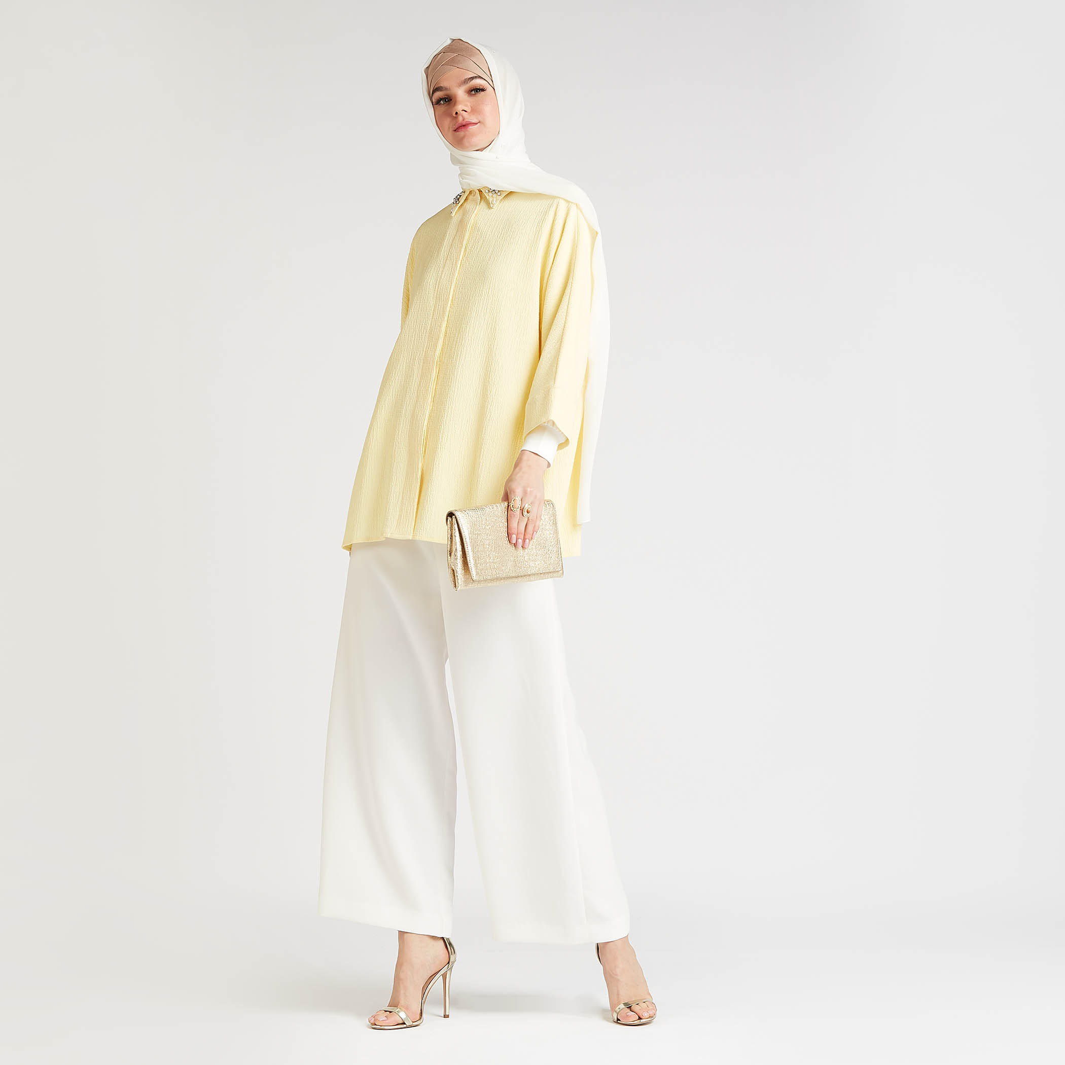قميص بارز الملمس بأكمام طويلة وياقة عاديّة مزينة-women-clothing-shirtsandblouses-shirts-image-2